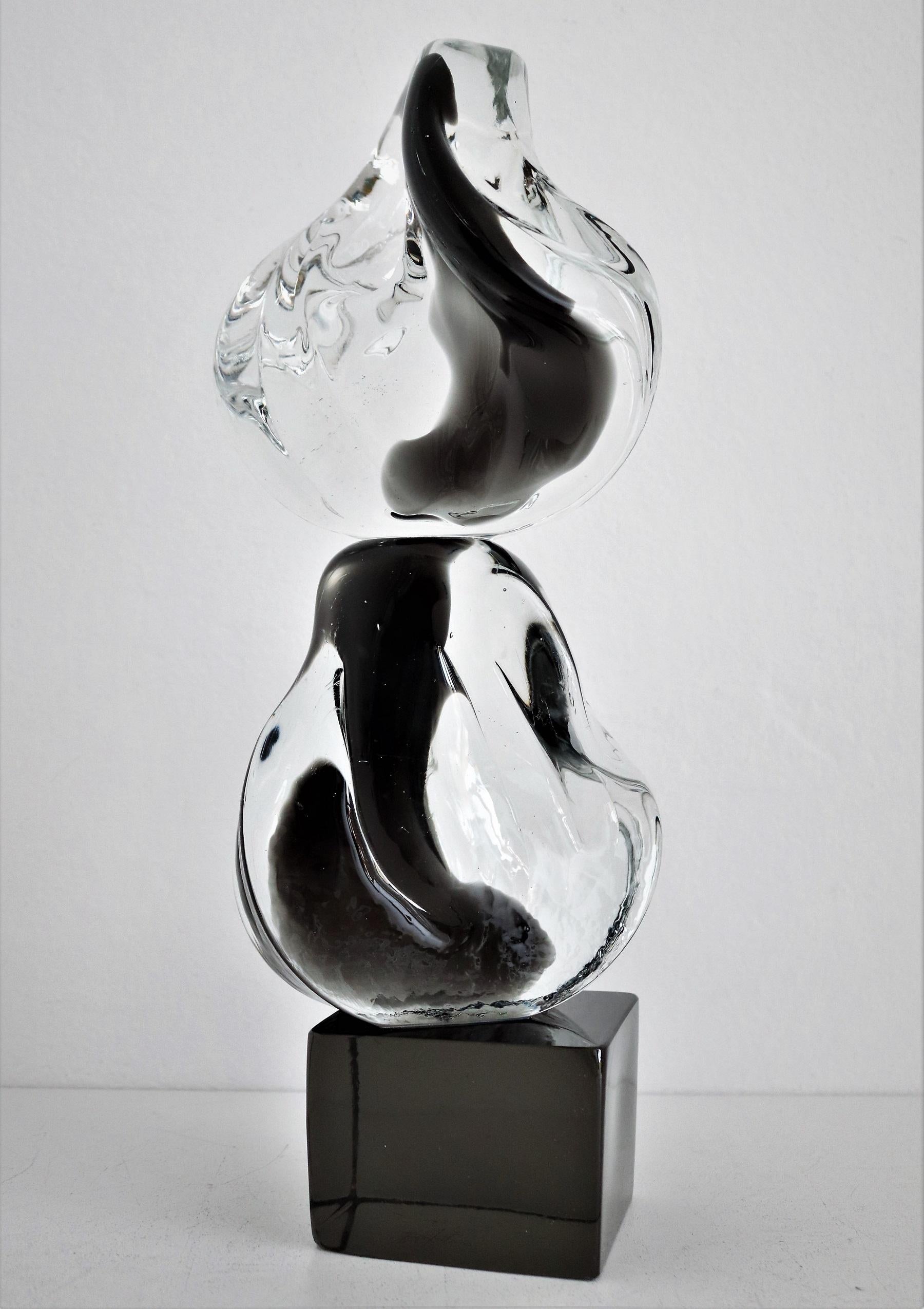 Beautiful and big, very heavy modern abstract sculpture made and signed by Livio Seguso.
Made in Murano in the 1970s.
The glass sculpture is made of Murano glass in shiny transparent glass with dark effects inside, as well as a dark glass