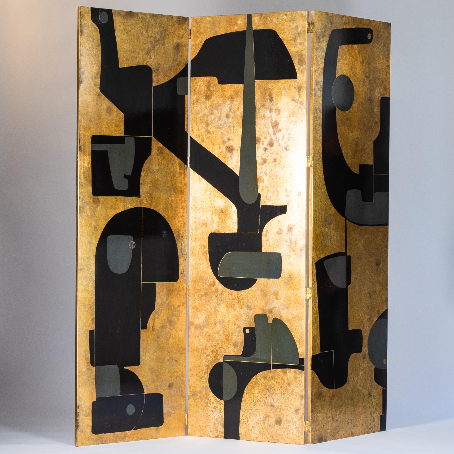 Expressive, Italian screen in the colors gold - gray and black by Stefano Pertini from the 1980s.
Backside gold plain with slightly pigmented structure, signed by hand S. Pertini
3 wooden panels covered with wallpaper and painted with acrylic