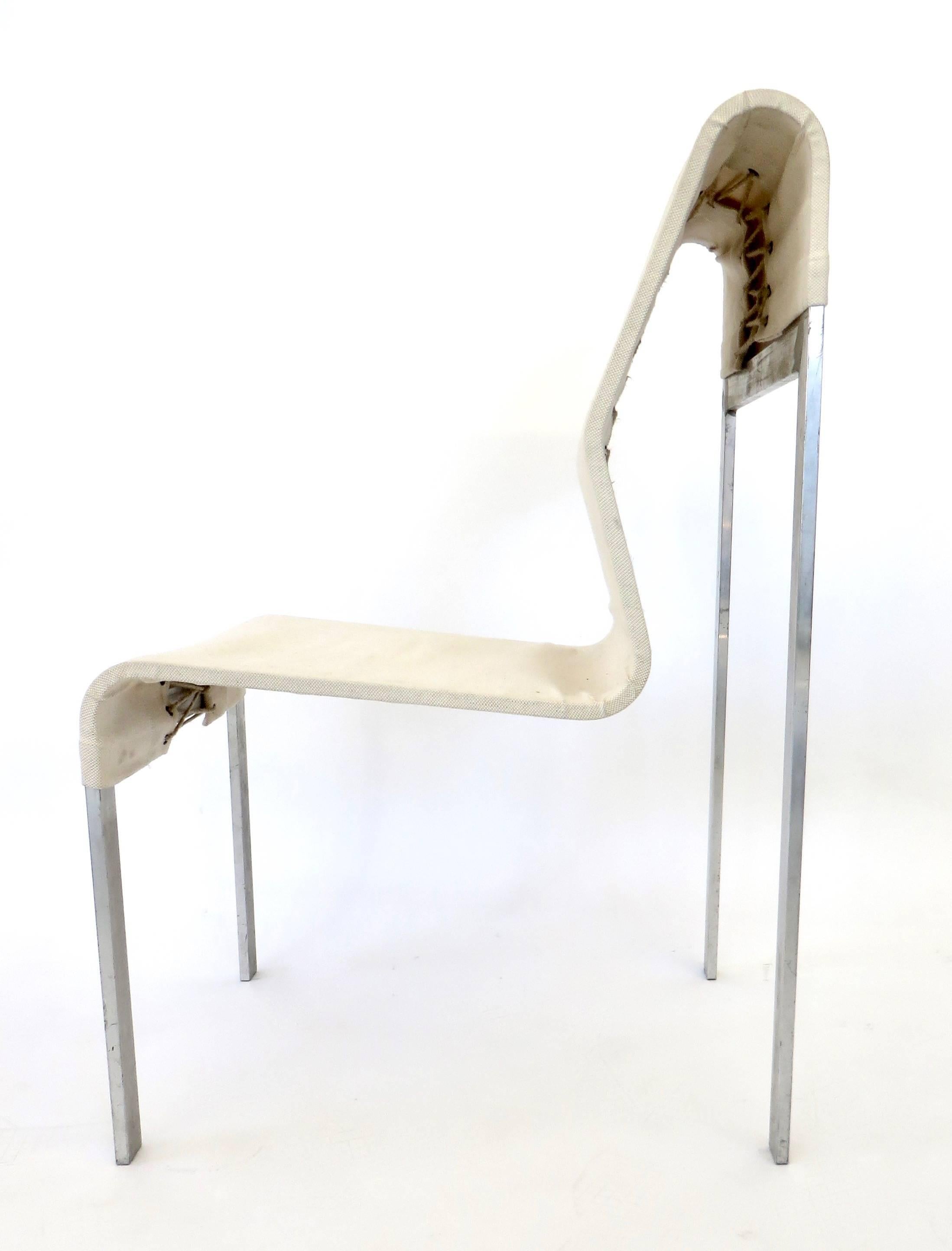 Fin du 20e siècle Chaise d'appoint abstraite italienne sculpturale en acier et corset en tissu en vente