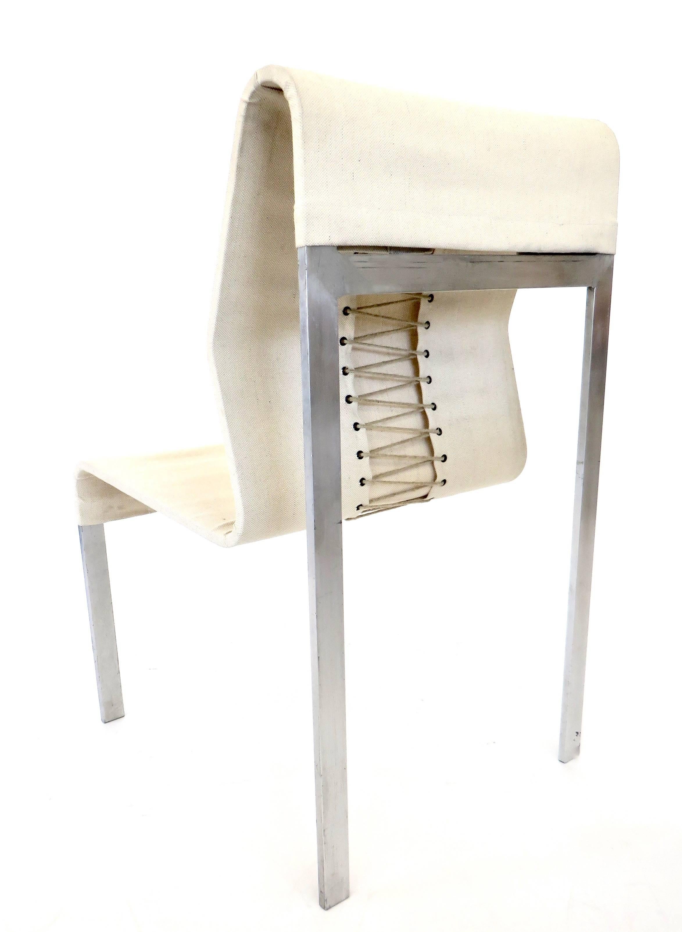 Chaise d'appoint abstraite italienne sculpturale en acier et corset en tissu en vente 2