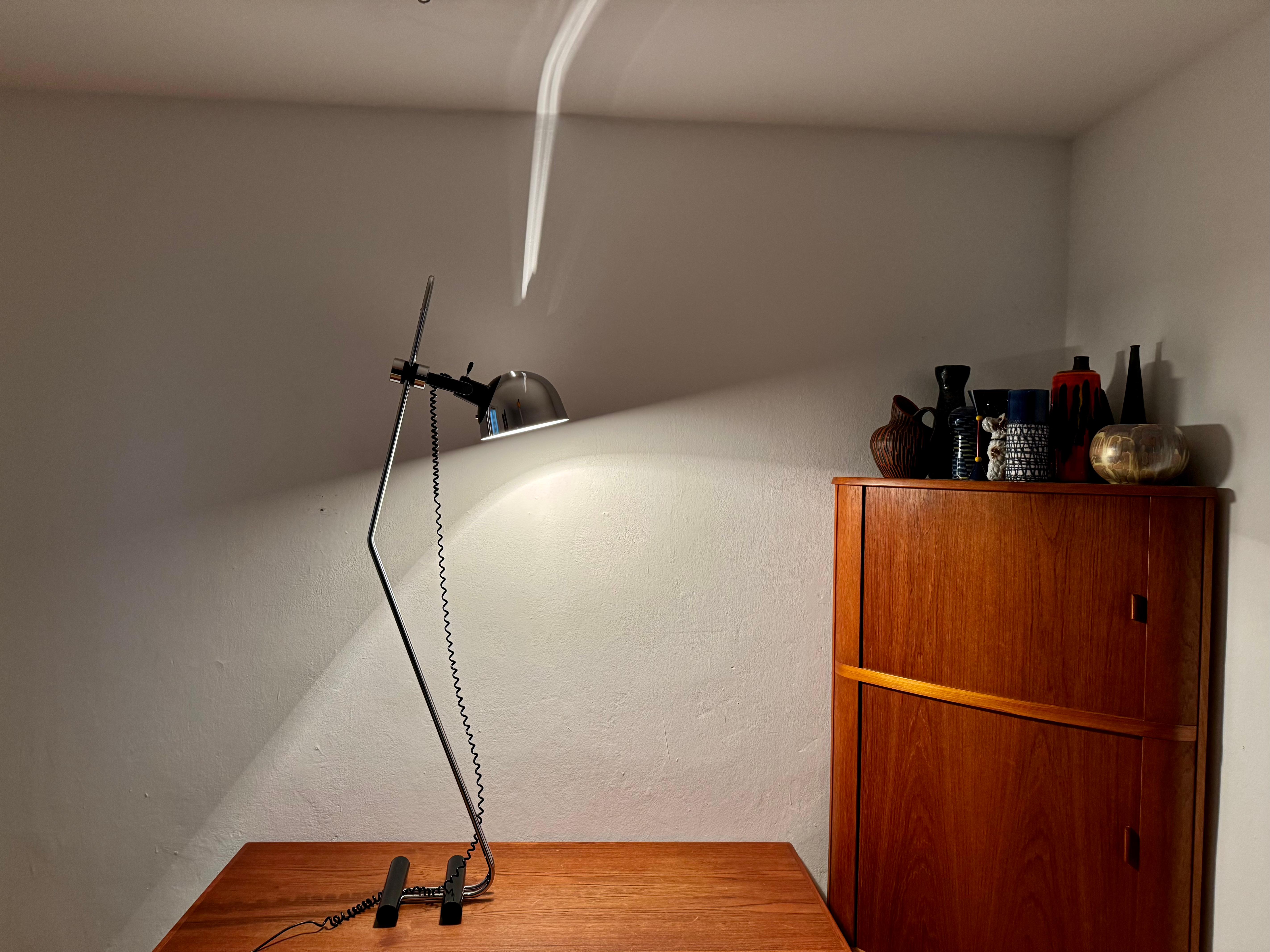 Italienische verstellbare verchromte Stehlampe im Angebot 5