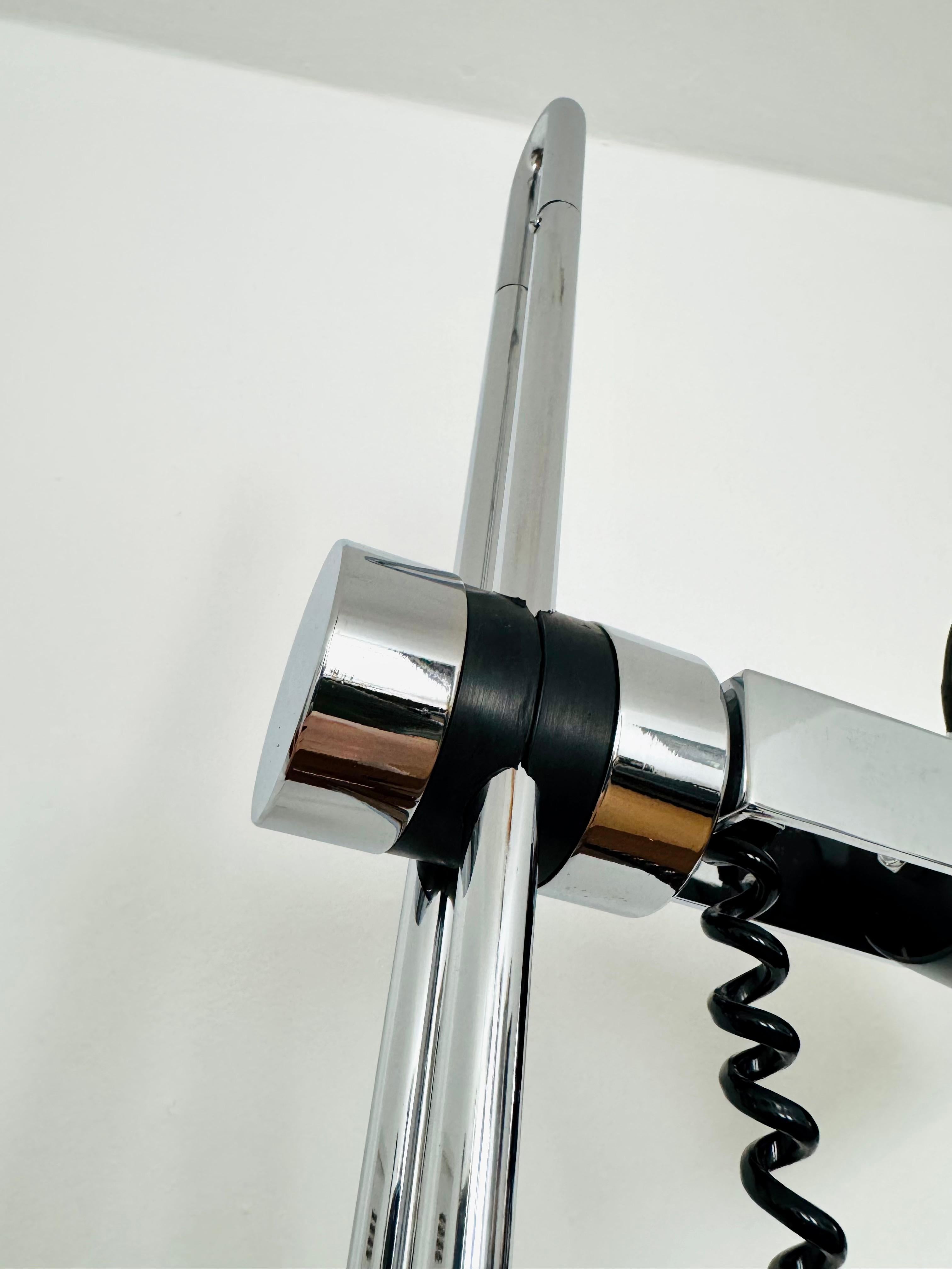 Italienische verstellbare verchromte Stehlampe im Angebot 8