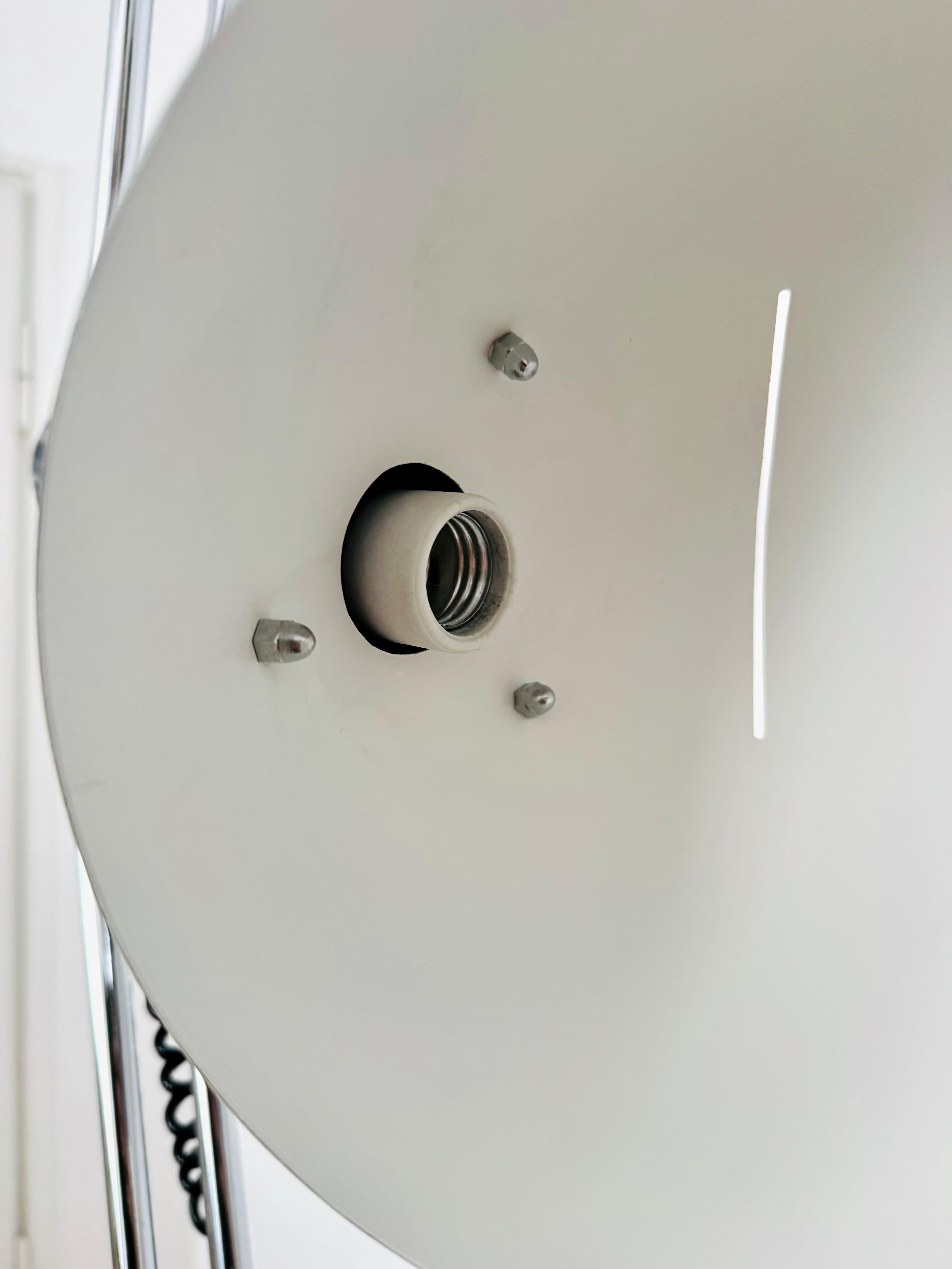 Italienische verstellbare verchromte Stehlampe im Angebot 11