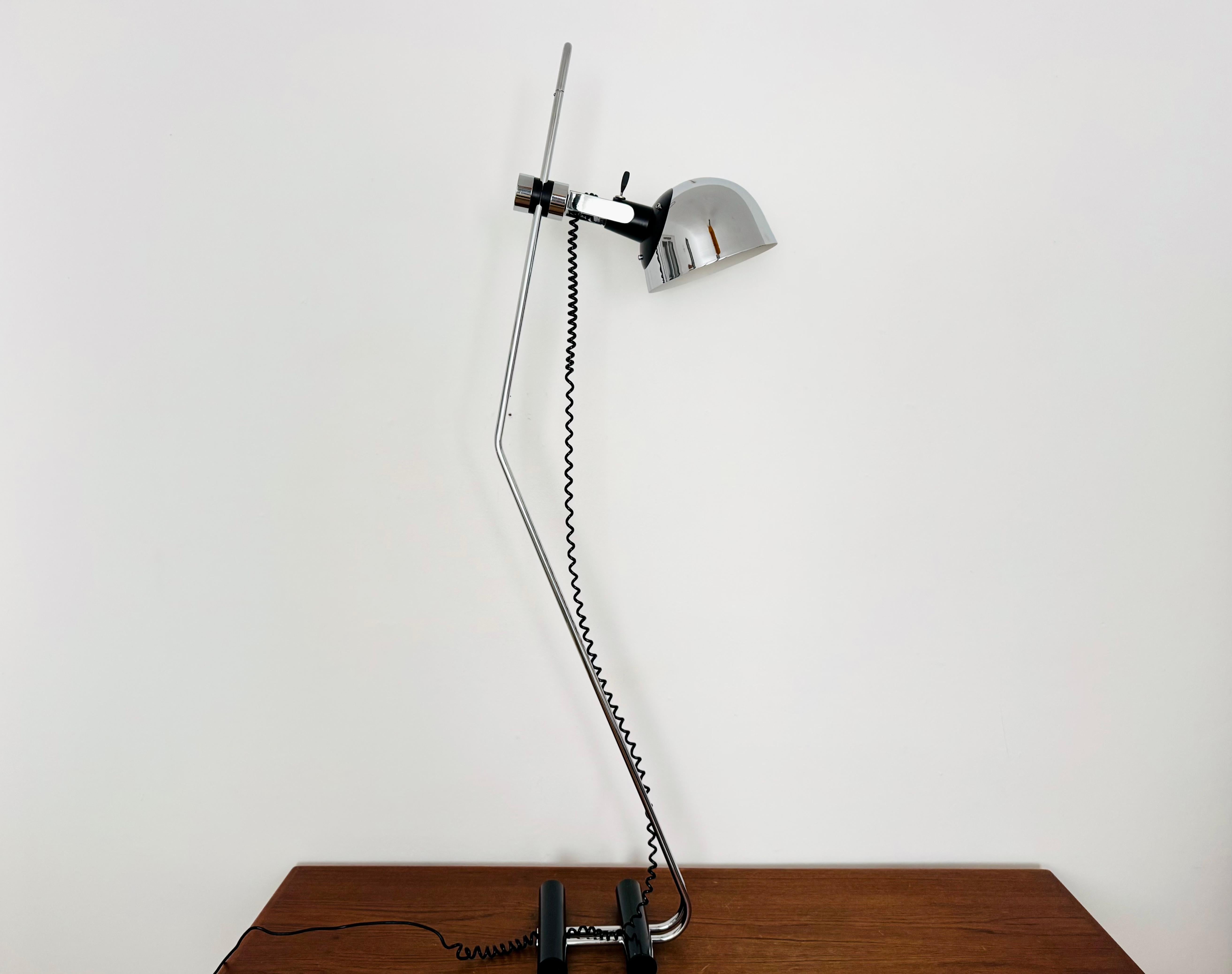 Italienische verstellbare verchromte Stehlampe (Moderne der Mitte des Jahrhunderts) im Angebot