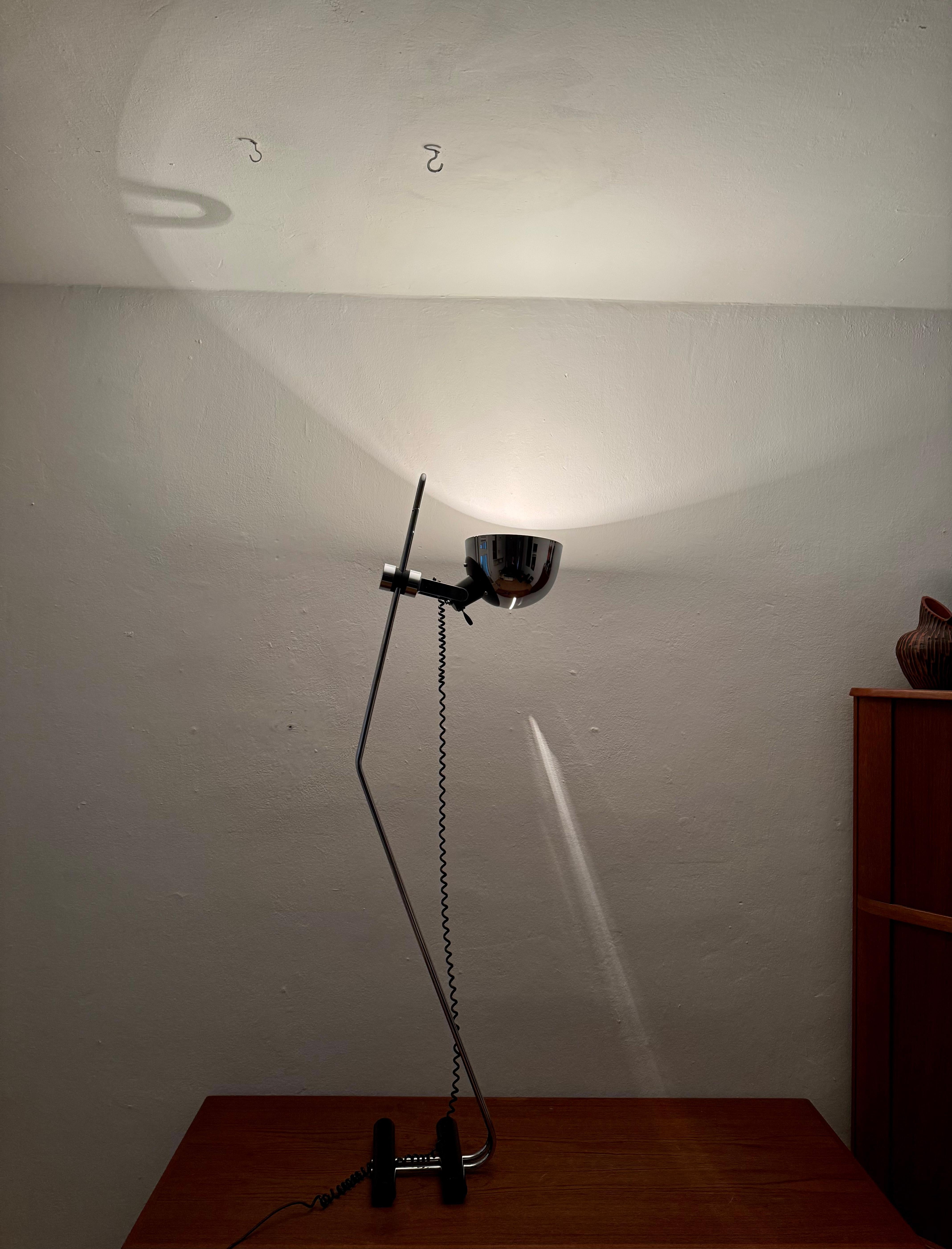 Italienische verstellbare verchromte Stehlampe im Angebot 3