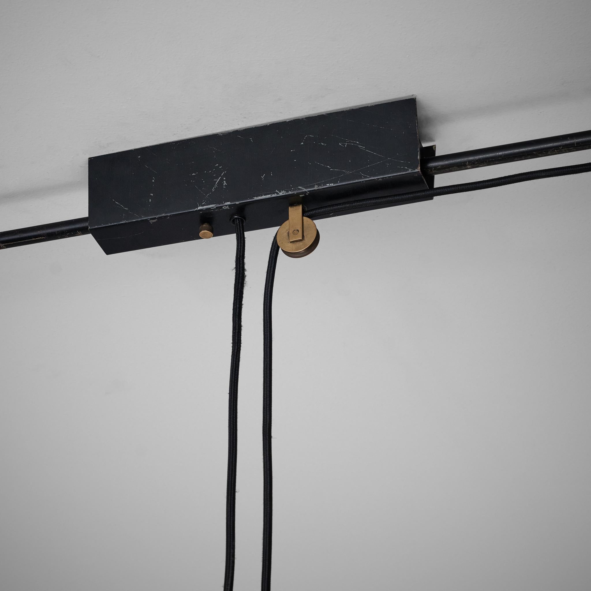 Mid-Century Modern Italian Adjustable Counterweight Pendant Lamp  For Sale