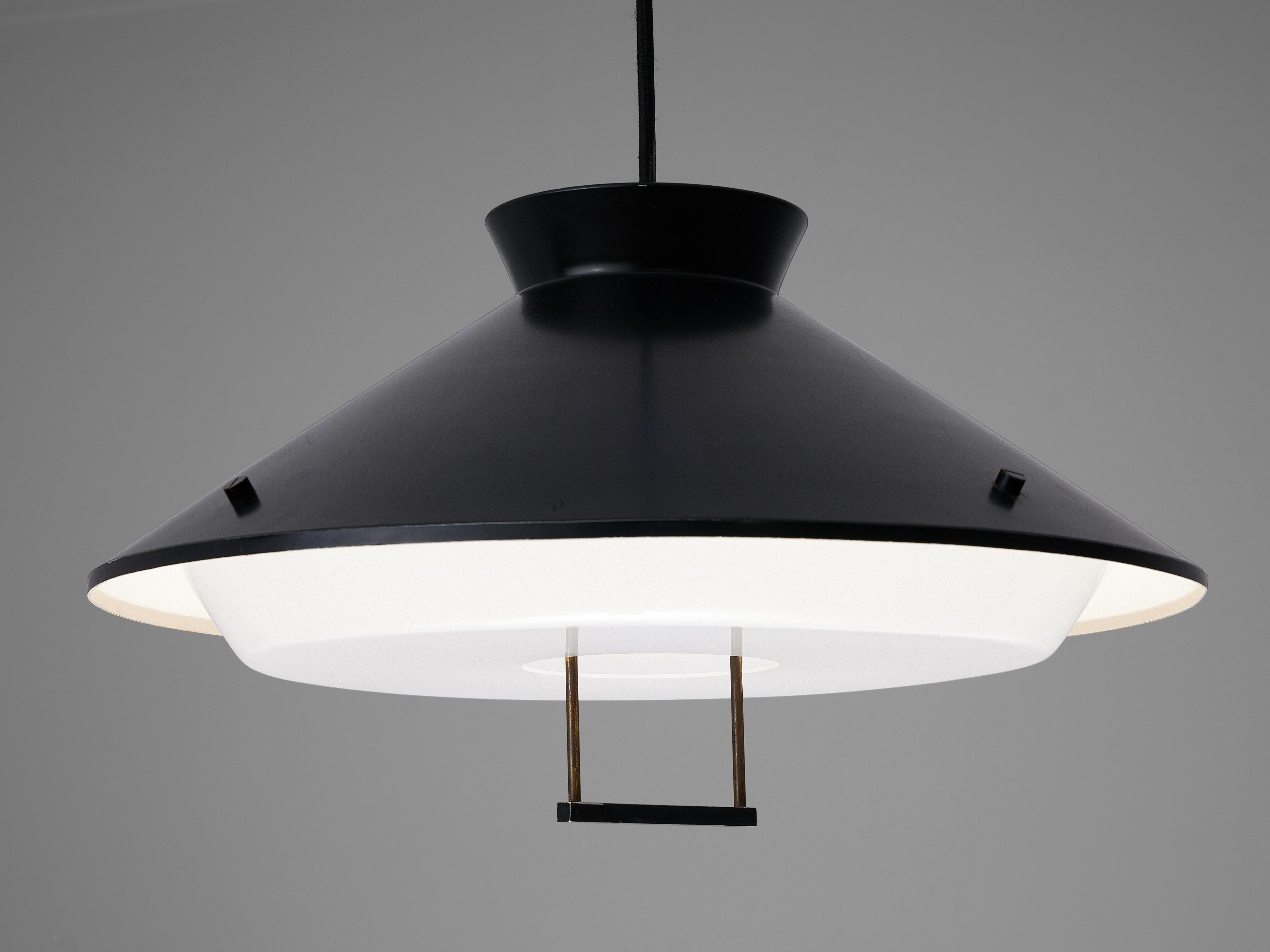 Italian Adjustable Counterweight Pendant Lamp In Good Condition In Waalwijk, NL