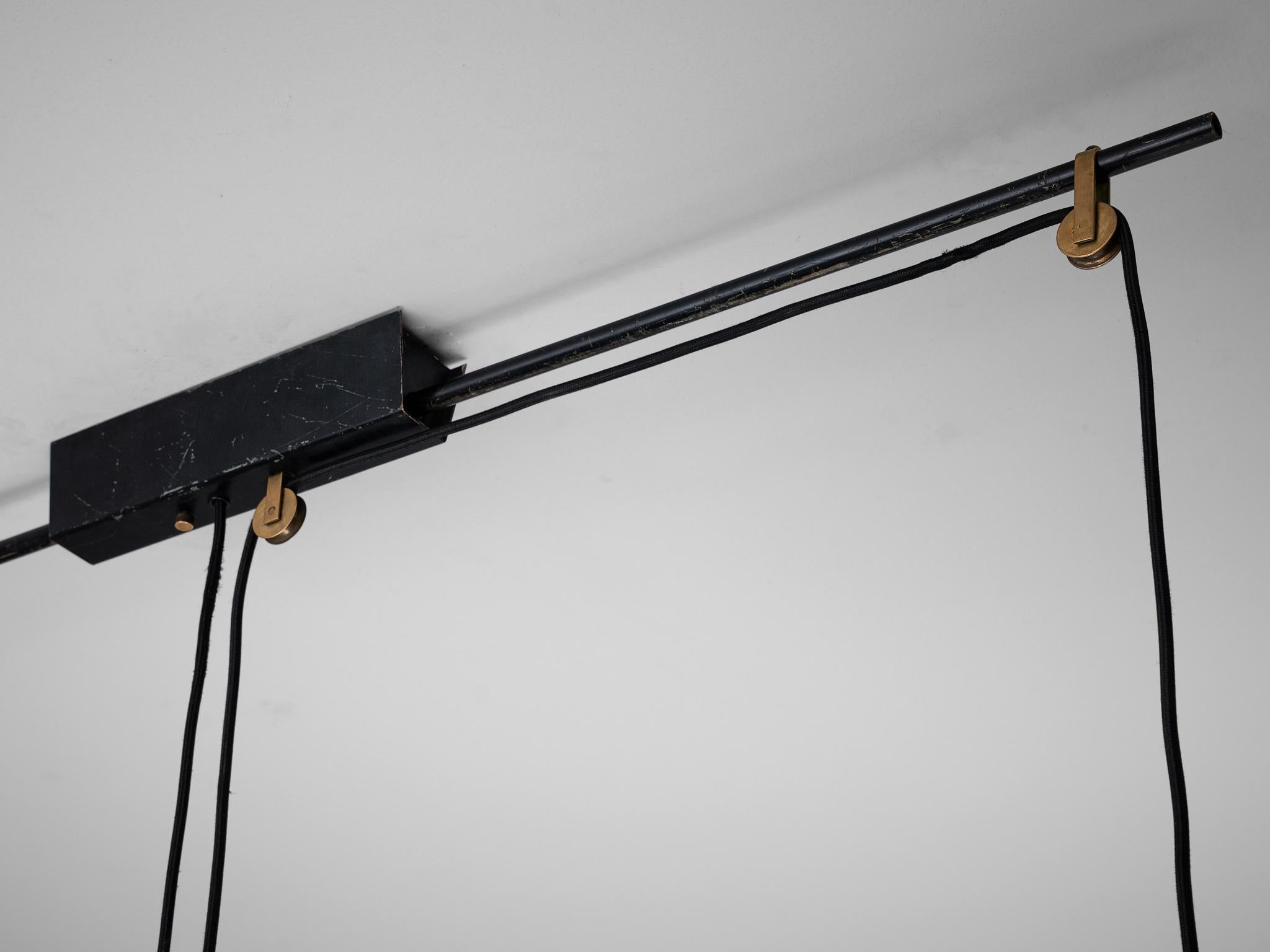 Italian Adjustable Counterweight Pendant Lamp  For Sale 3