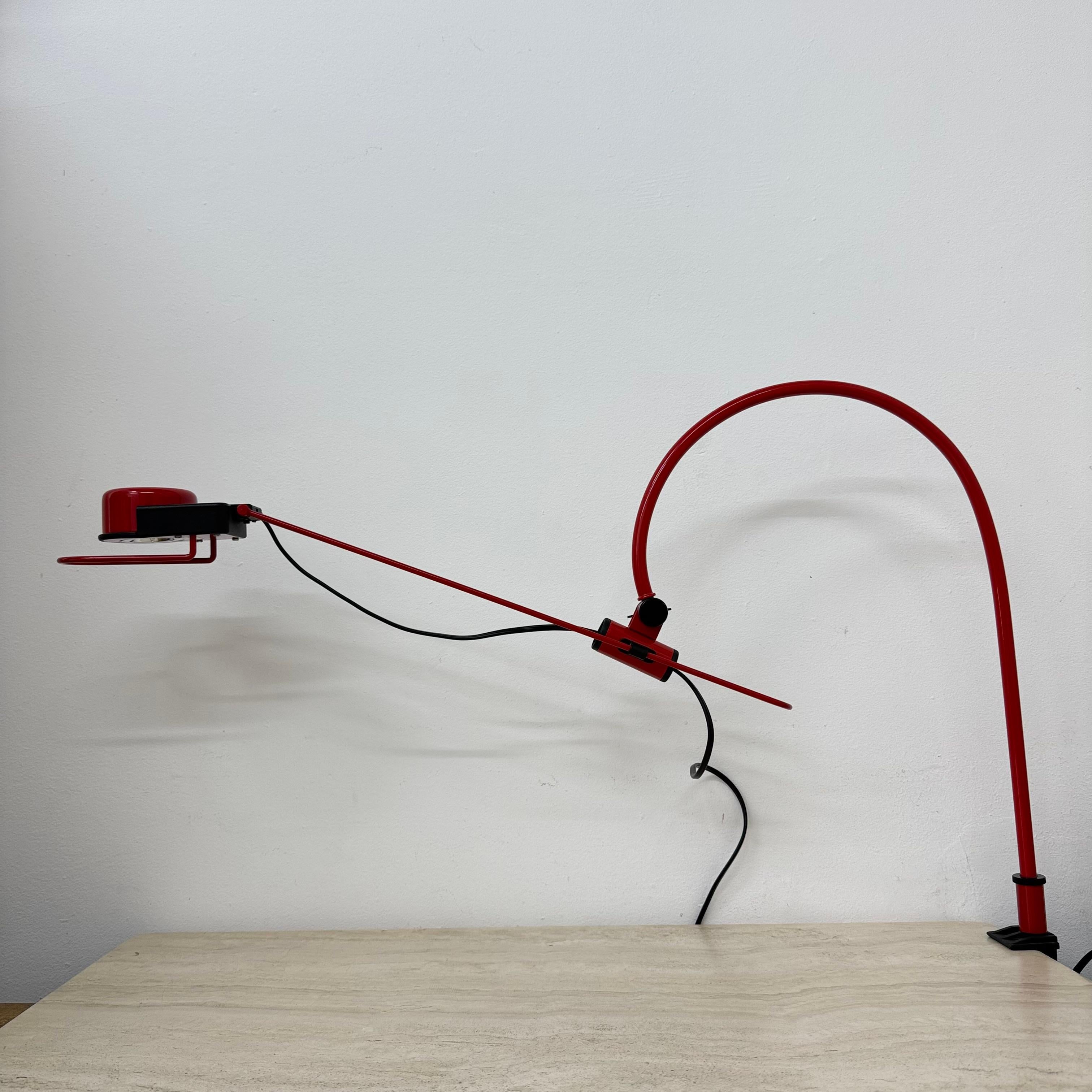 Lampada da tavolo regolabile italiana di Vico Magistretti, anni '80 in vendita 7