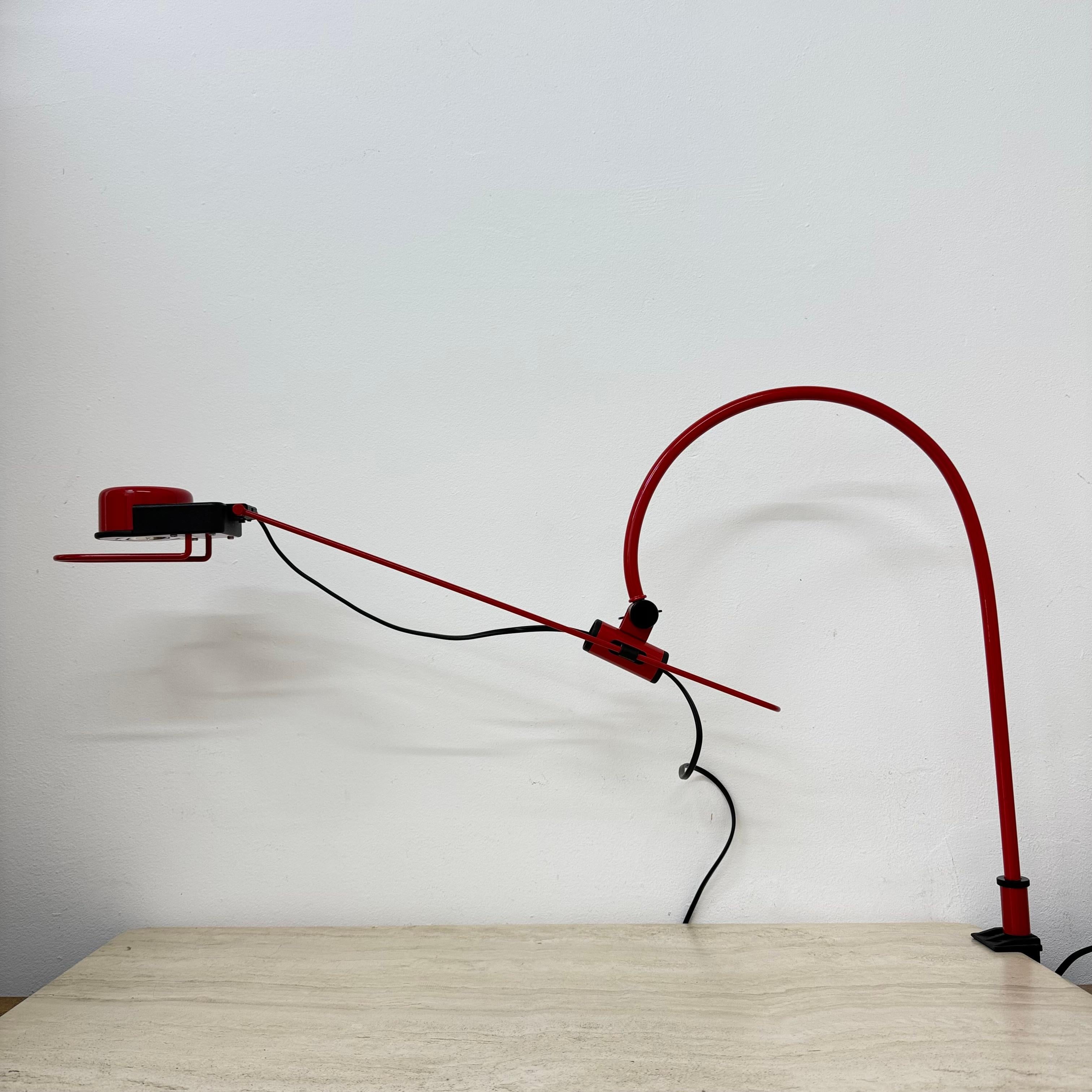 Lampada da tavolo regolabile italiana di Vico Magistretti, anni '80 in vendita 8