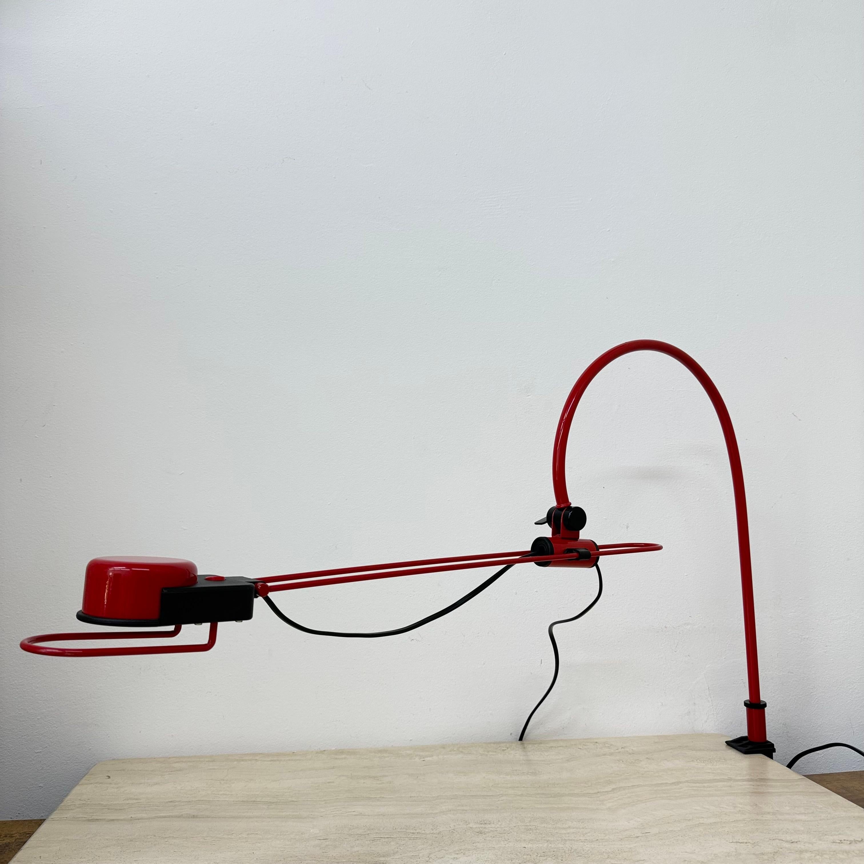 Lampada da tavolo regolabile italiana di Vico Magistretti, anni '80 in vendita 13