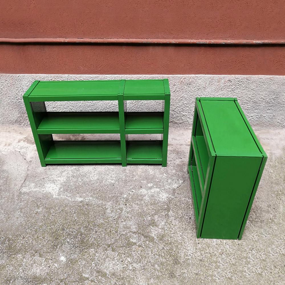 Italian adjustable green plastic bookshelf Dodona by Artemide, 1970s
Eccentric modular bookshelf Dodona designed by Ernesto Gismondi for Artemide during the seventies. The whole structure is in green abs, with the visible mark of the producer,