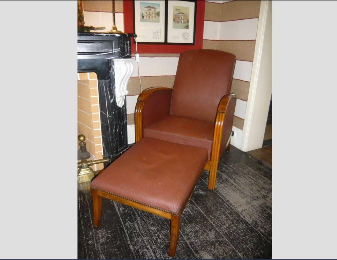 Italian adjustable oak armchairs with faux leather cover from 1940s
This armchairs could be reclined with four positions and is equipped with an ottoman lying under the seat.
On demand we can provide a quotation concerning the Restauration and a