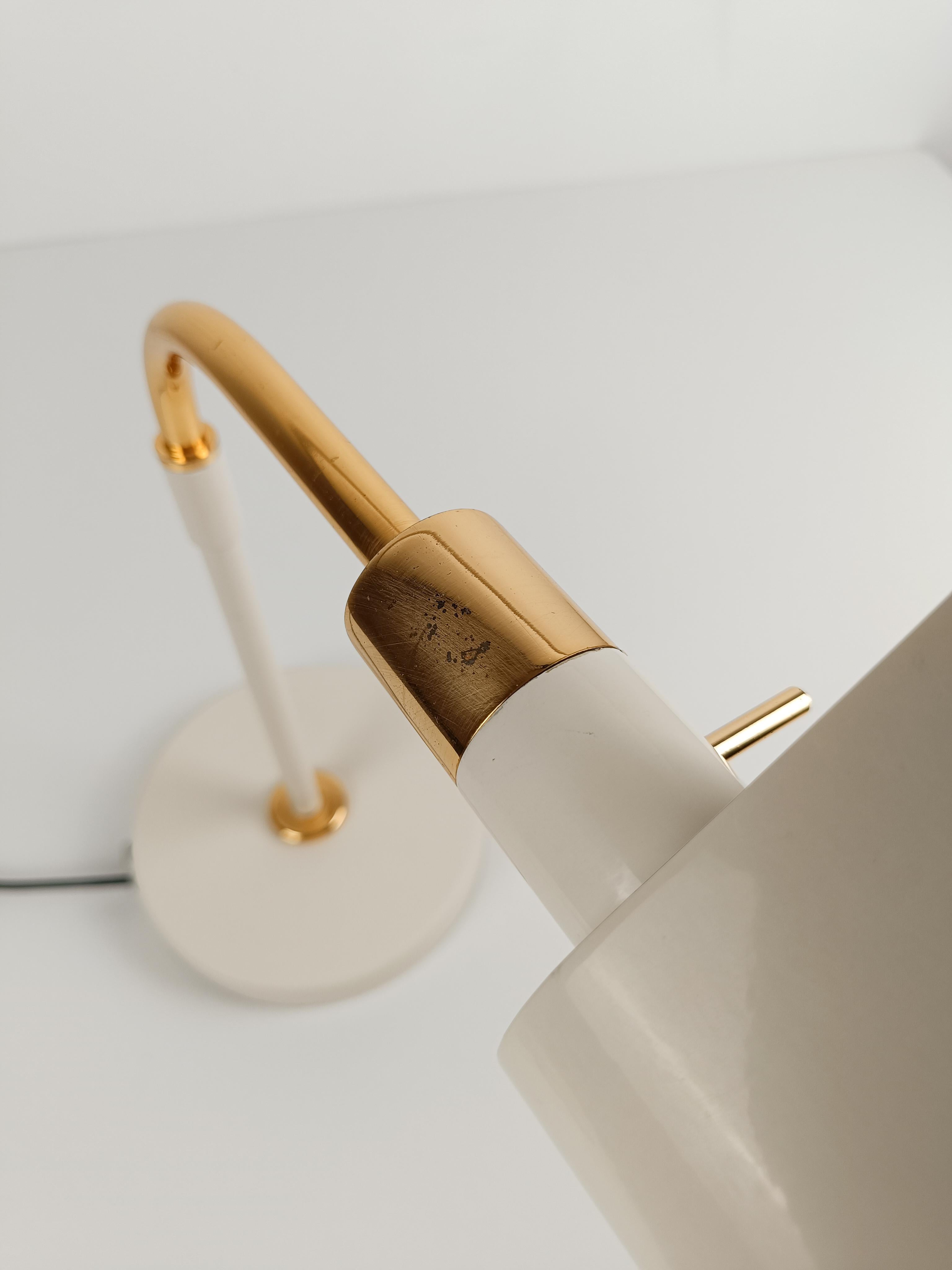Italian Adjustable Table Lamp in Ivory White & Gilded Metal By F. Fabbian, 70s In Good Condition For Sale In Roma, IT