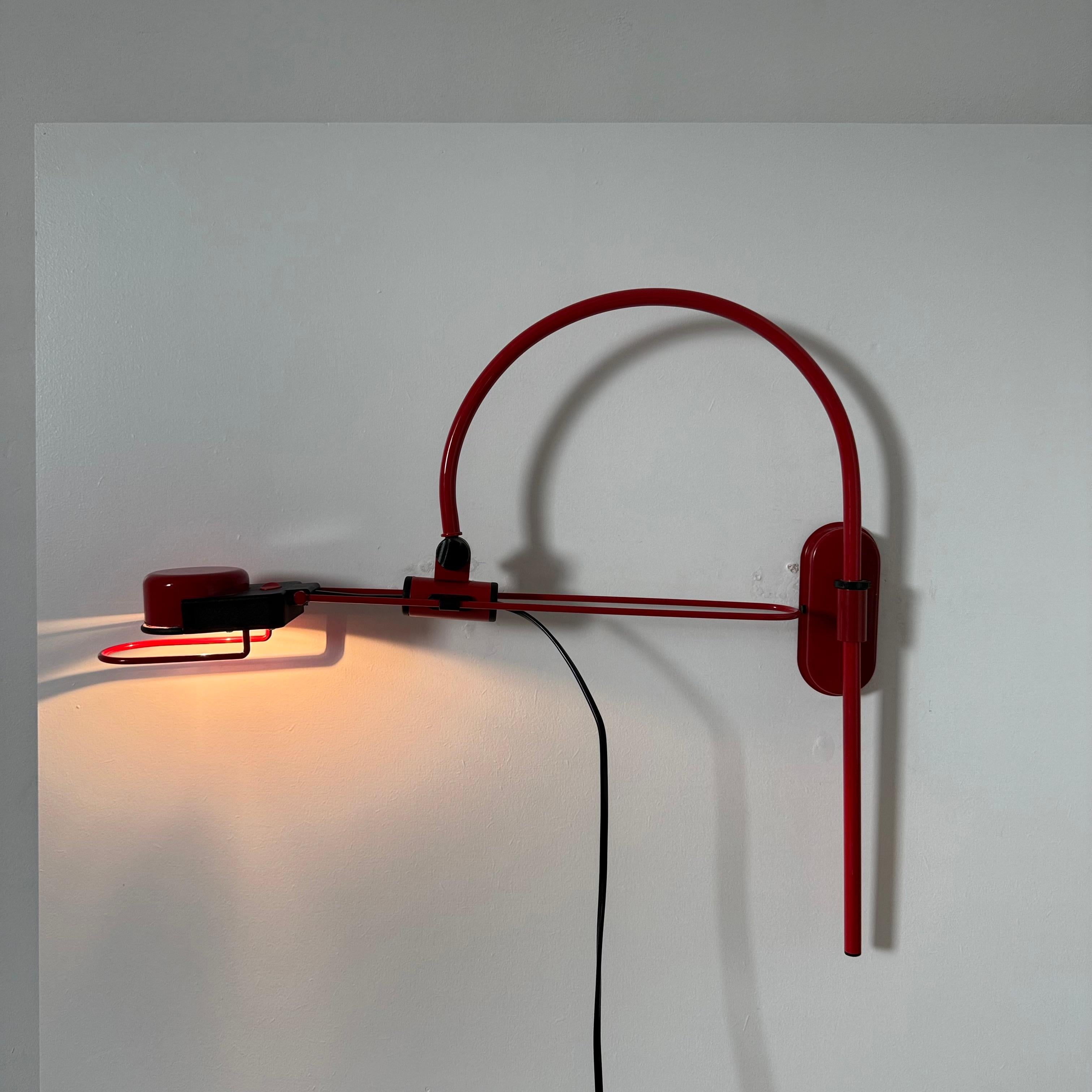 Fin du 20e siècle Applique réglable italienne par Vico Magistretti, 1980 en vente