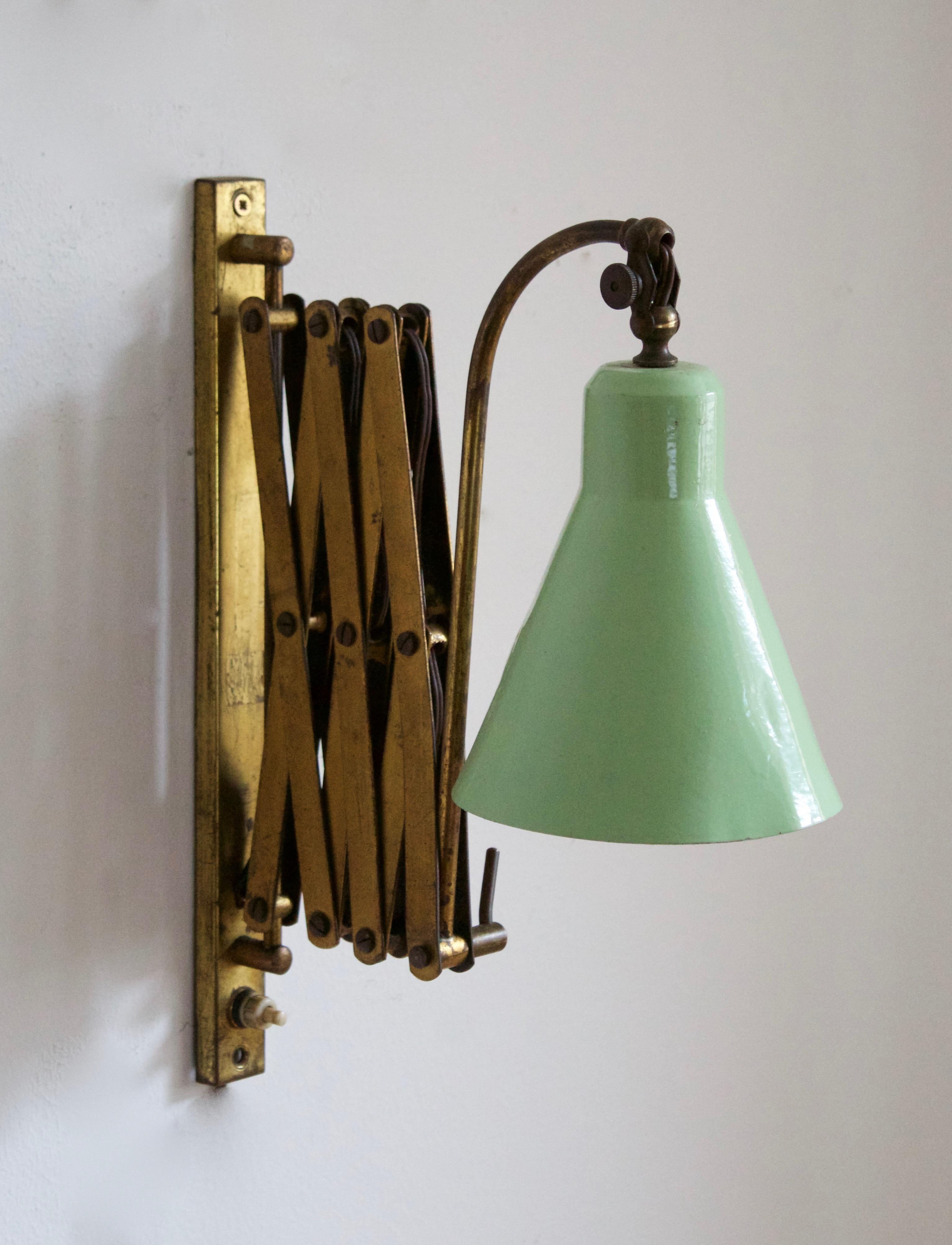 Mid-Century Modern Italian, Adjustable Wall Light, Brass, Green Lacquered metal, Italy, 1940s