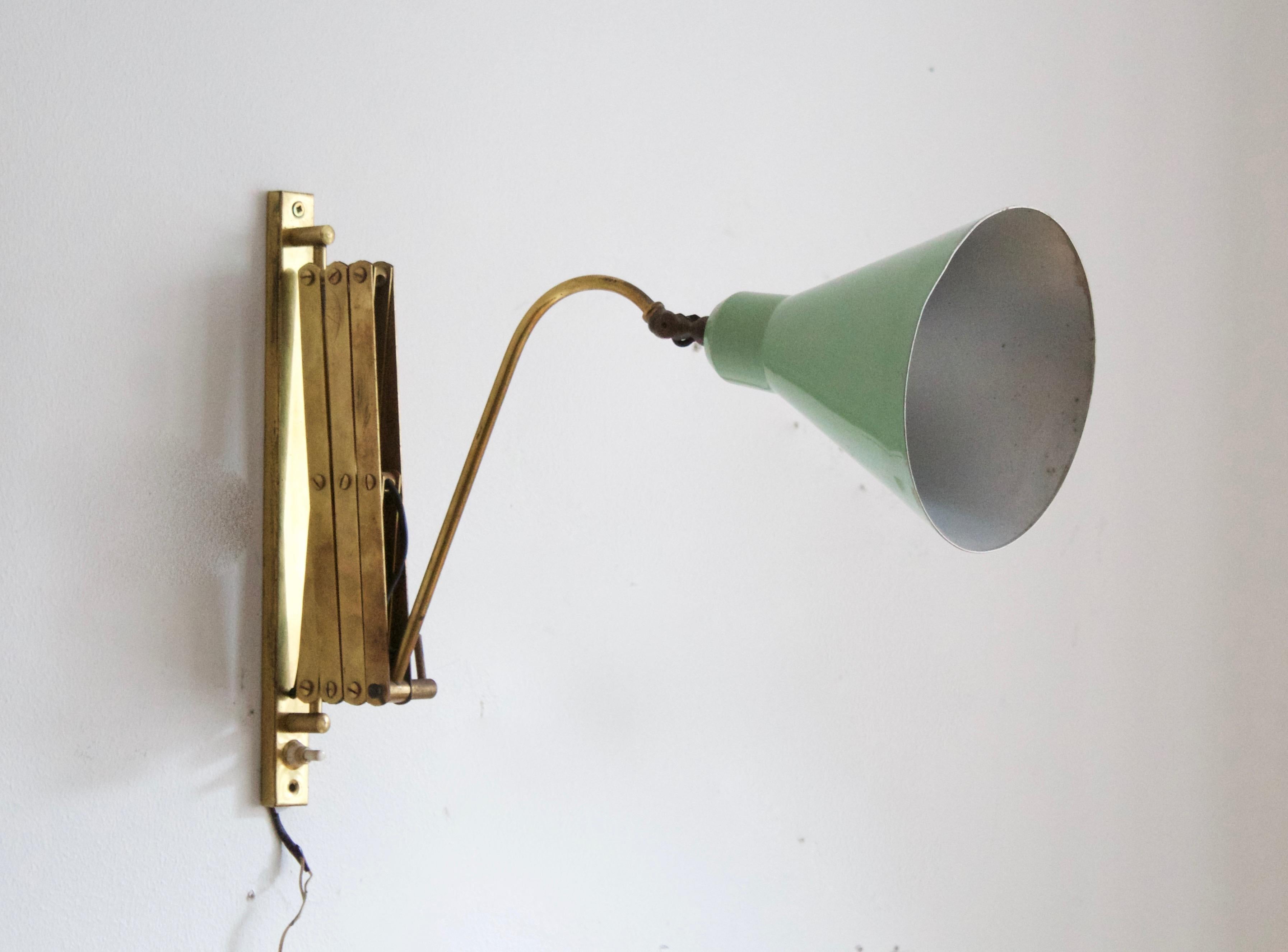 Italian, Adjustable Wall Light, Brass, Green Lacquered Metal, Italy, 1940s In Good Condition In High Point, NC