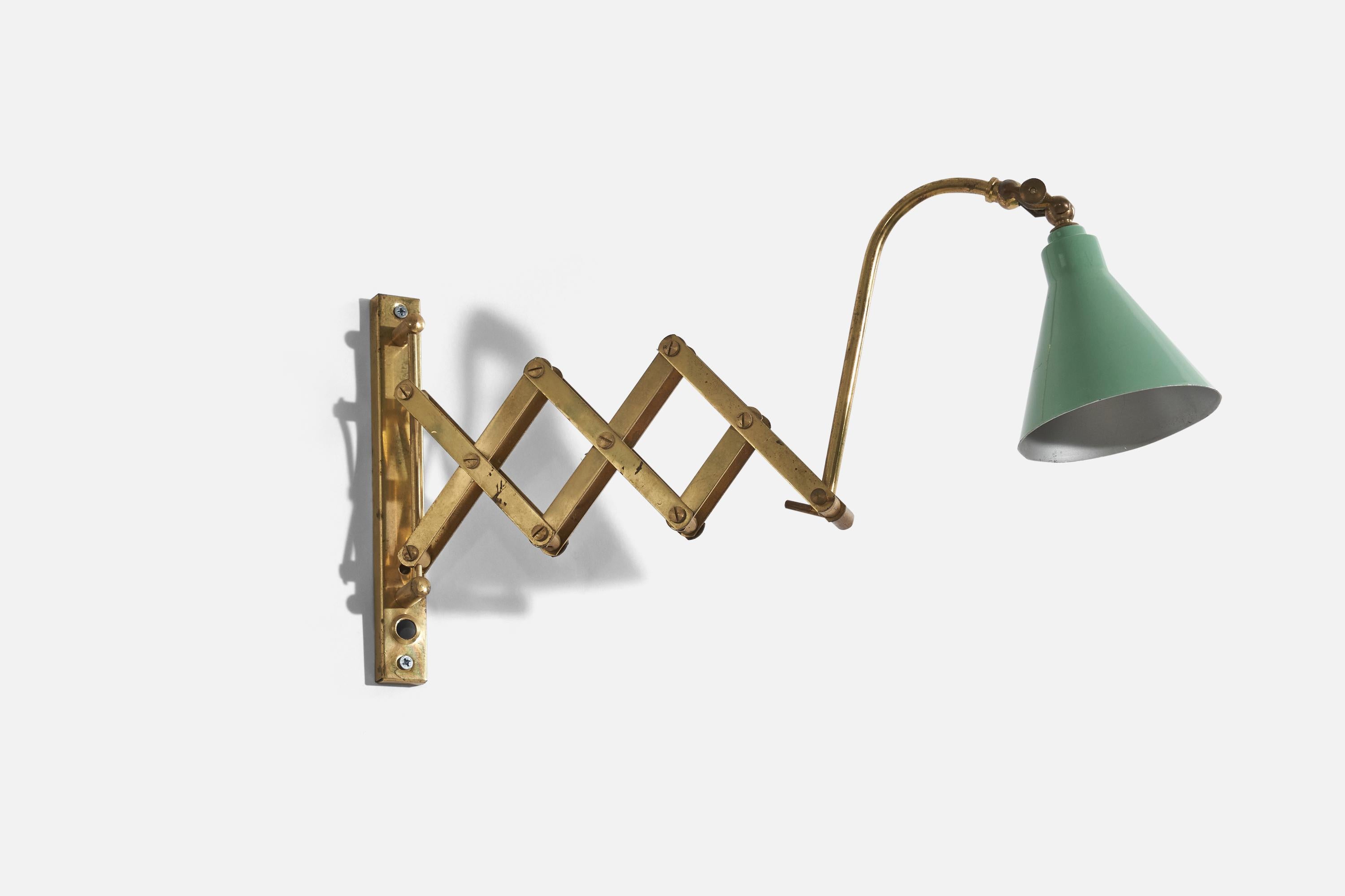 Mid-20th Century Italian, Adjustable Wall Light, Brass, Green Lacquered Metal, Italy, 1940s