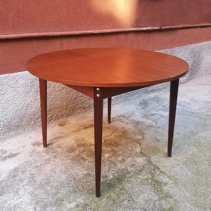 Italian adjustable wood round table, 1960s
Round table, in wood and extendable.
Very good condition.
Measure stretches 50 cm.