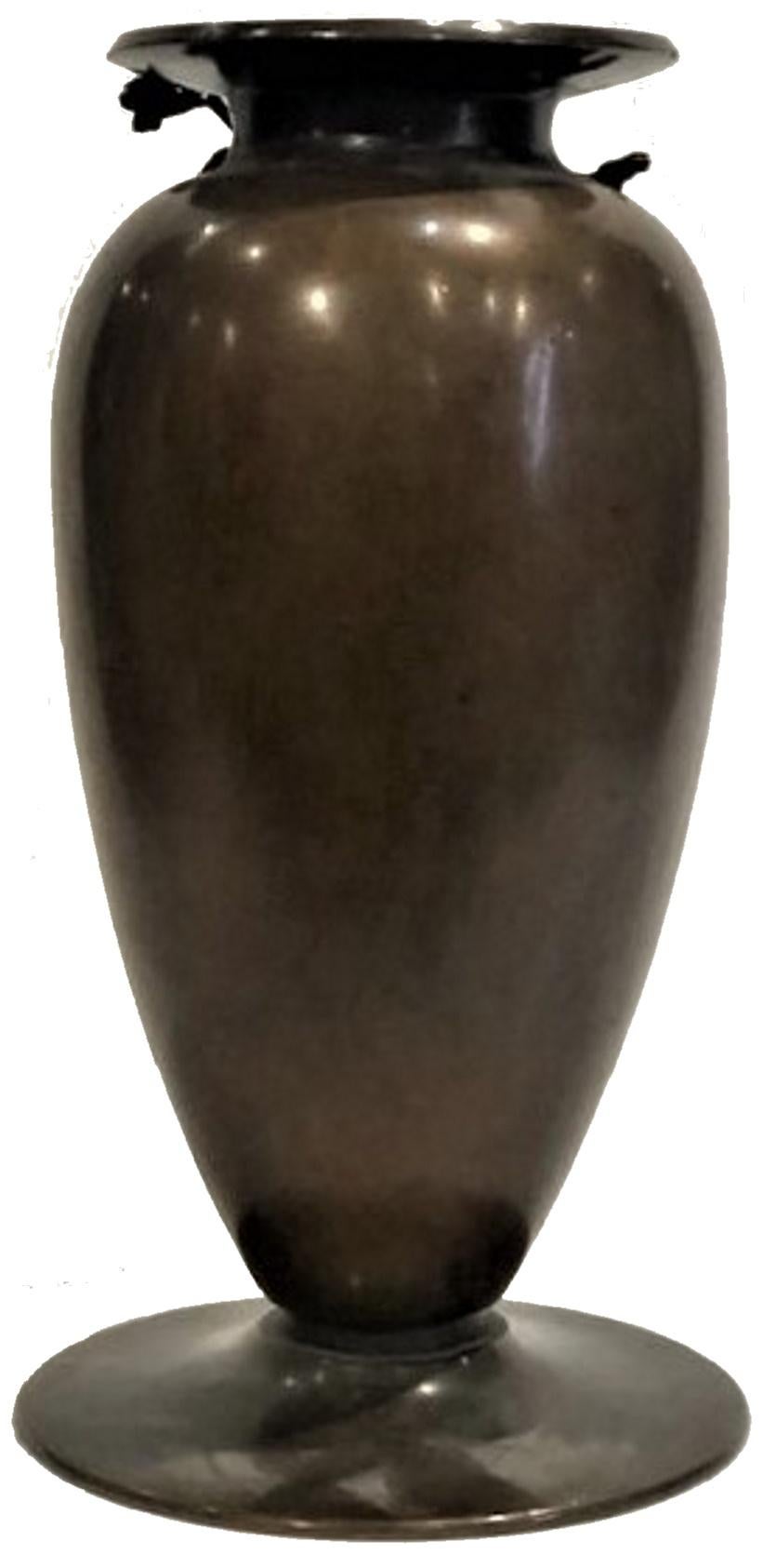 Italian Aesthetic Period Bronze Vase, Late 19th Century In Good Condition In New York, NY