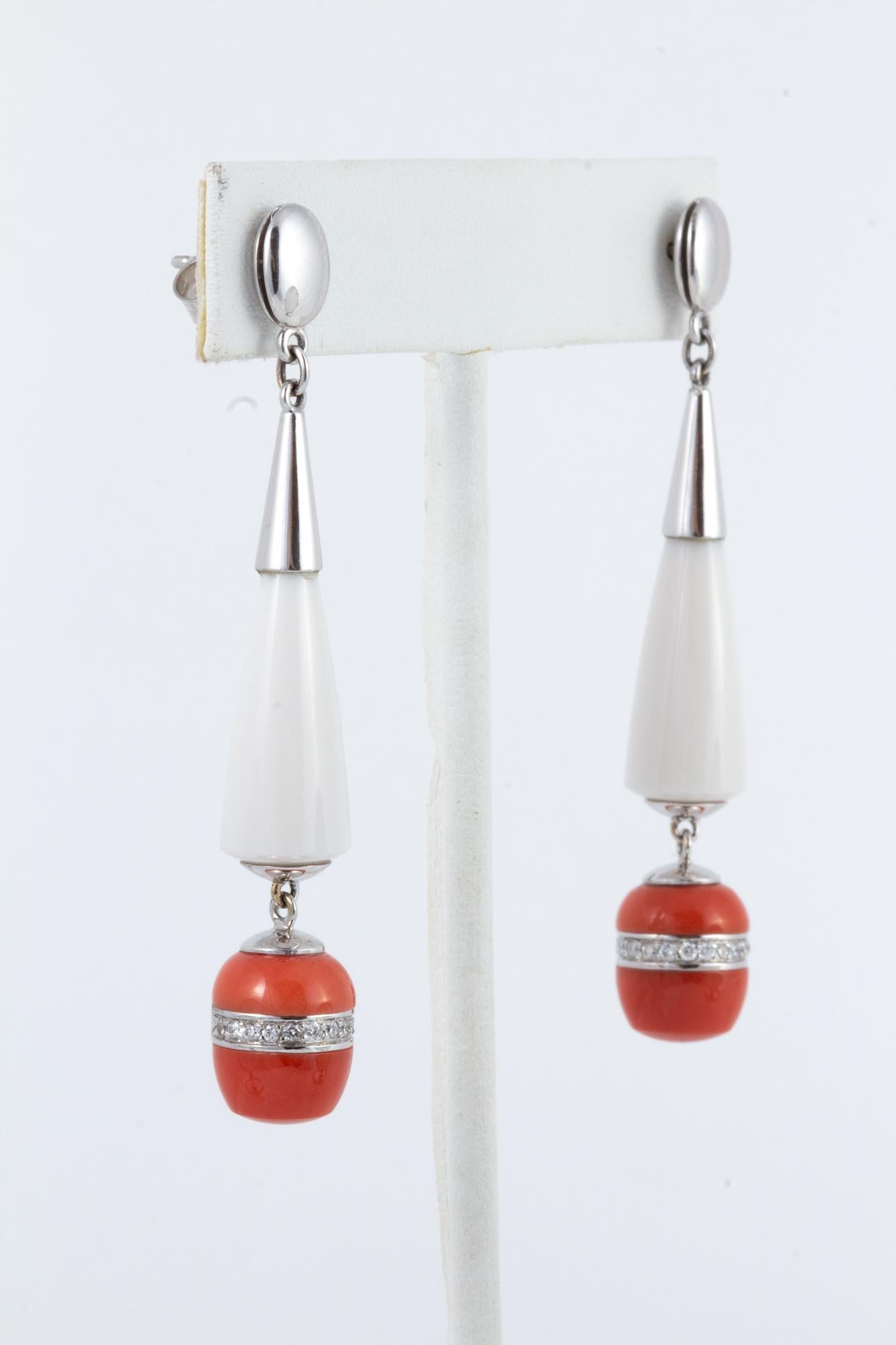 Italian Agate and Coral Earrings, 18 Karat Gold Handcrafted in Milan In New Condition For Sale In Houston, TX