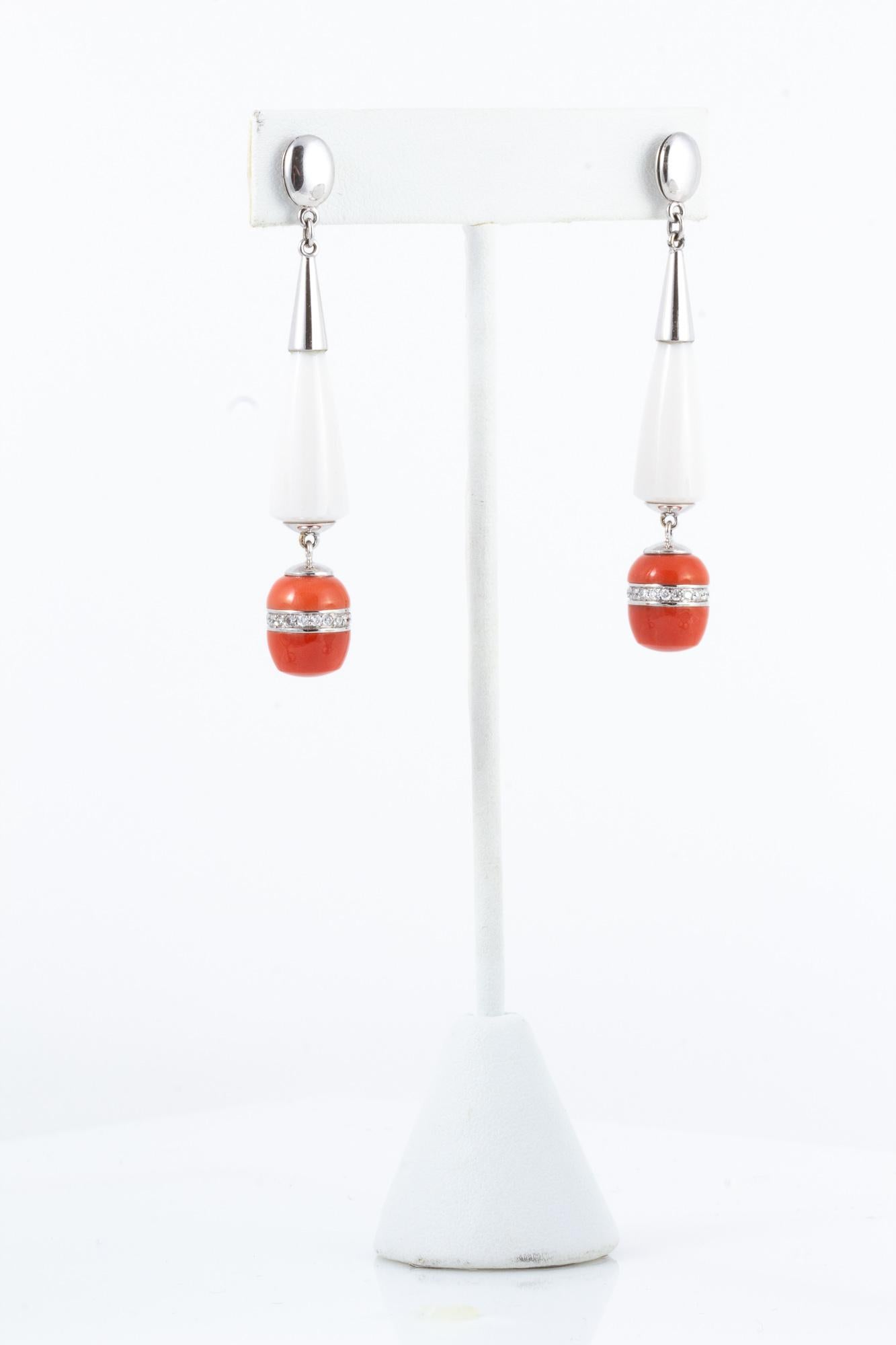 Italian Agate and Coral Earrings, 18 Karat Gold Handcrafted in Milan For Sale 1