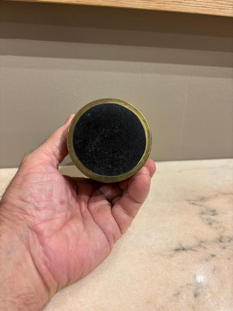 Italian Agate Hard Stone Round Box With Lid, Brass Mounts For Sale 7