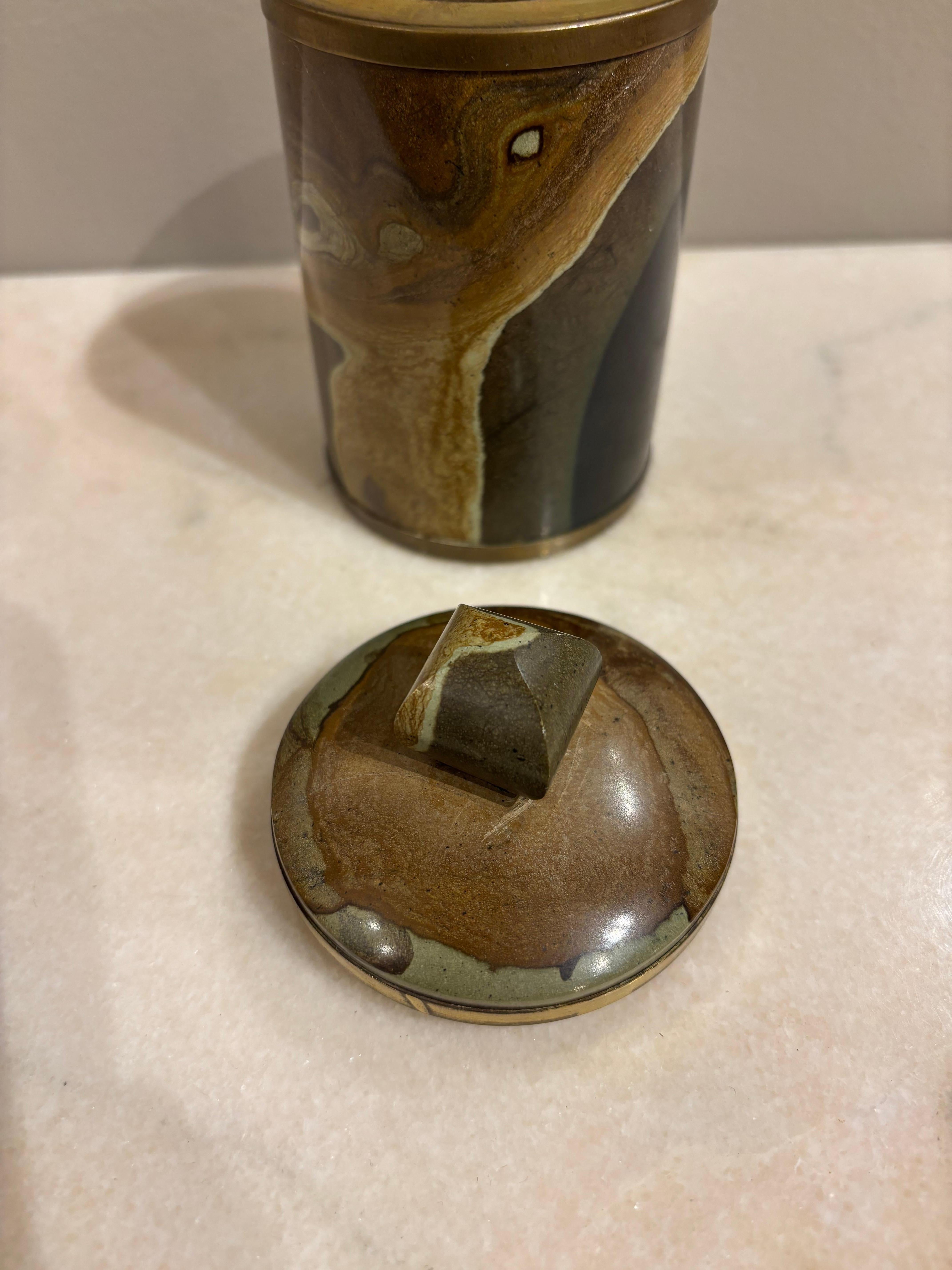 Italian Agate Hard Stone Round Box With Lid, Brass Mounts For Sale 9