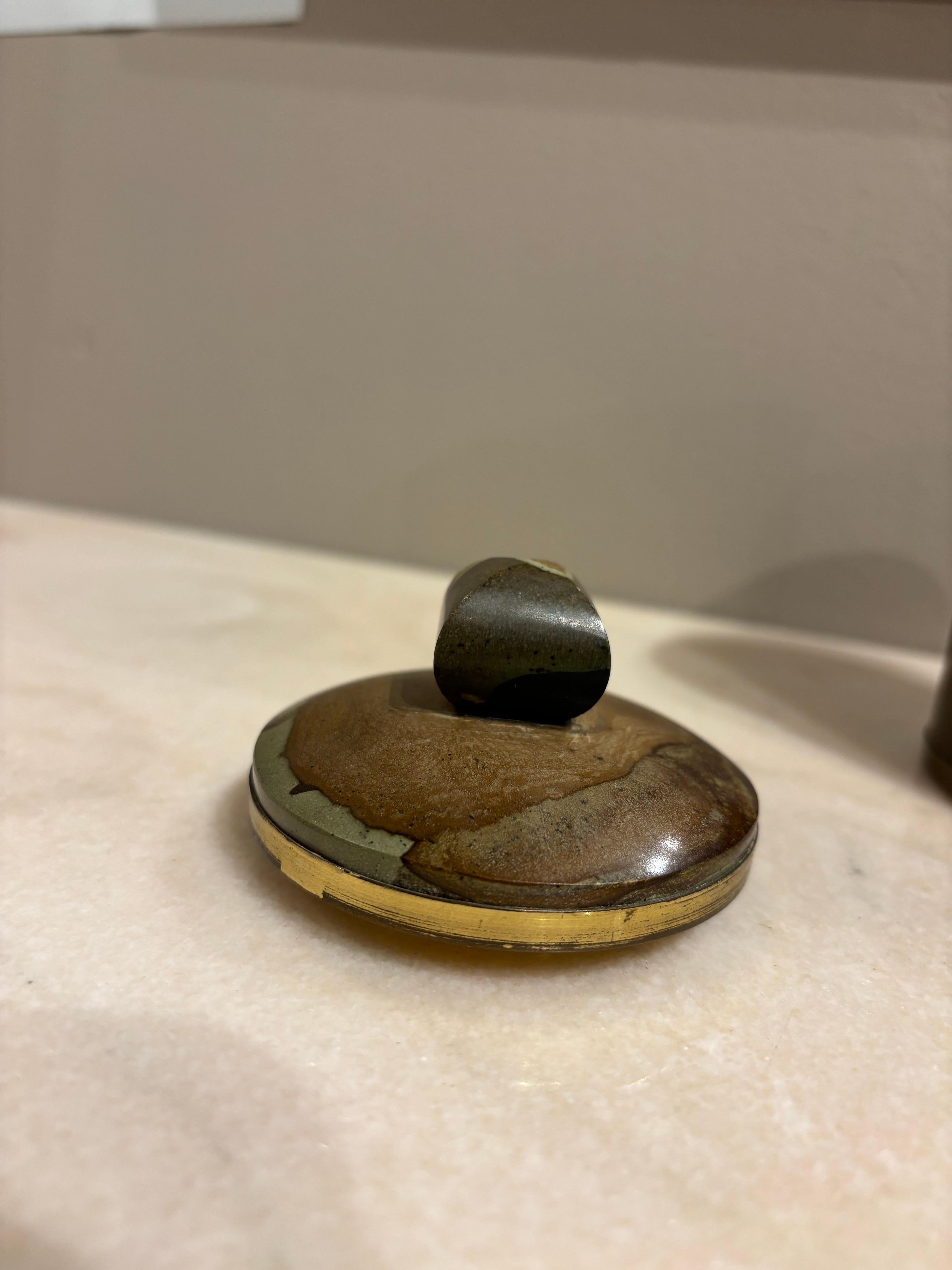 Italian Agate Hard Stone Round Box With Lid, Brass Mounts For Sale 10