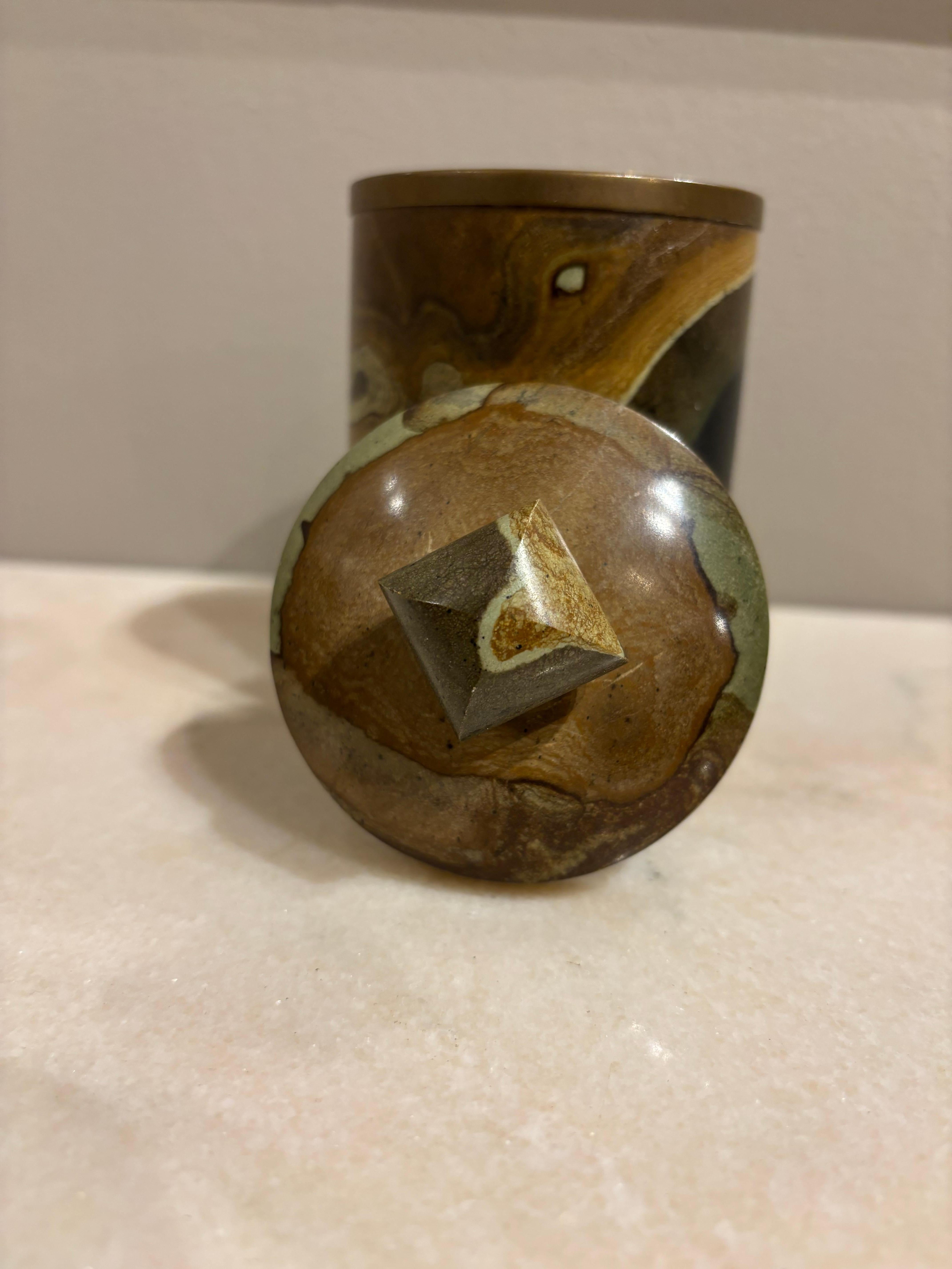 Italian Agate Hard Stone Round Box With Lid, Brass Mounts For Sale 11