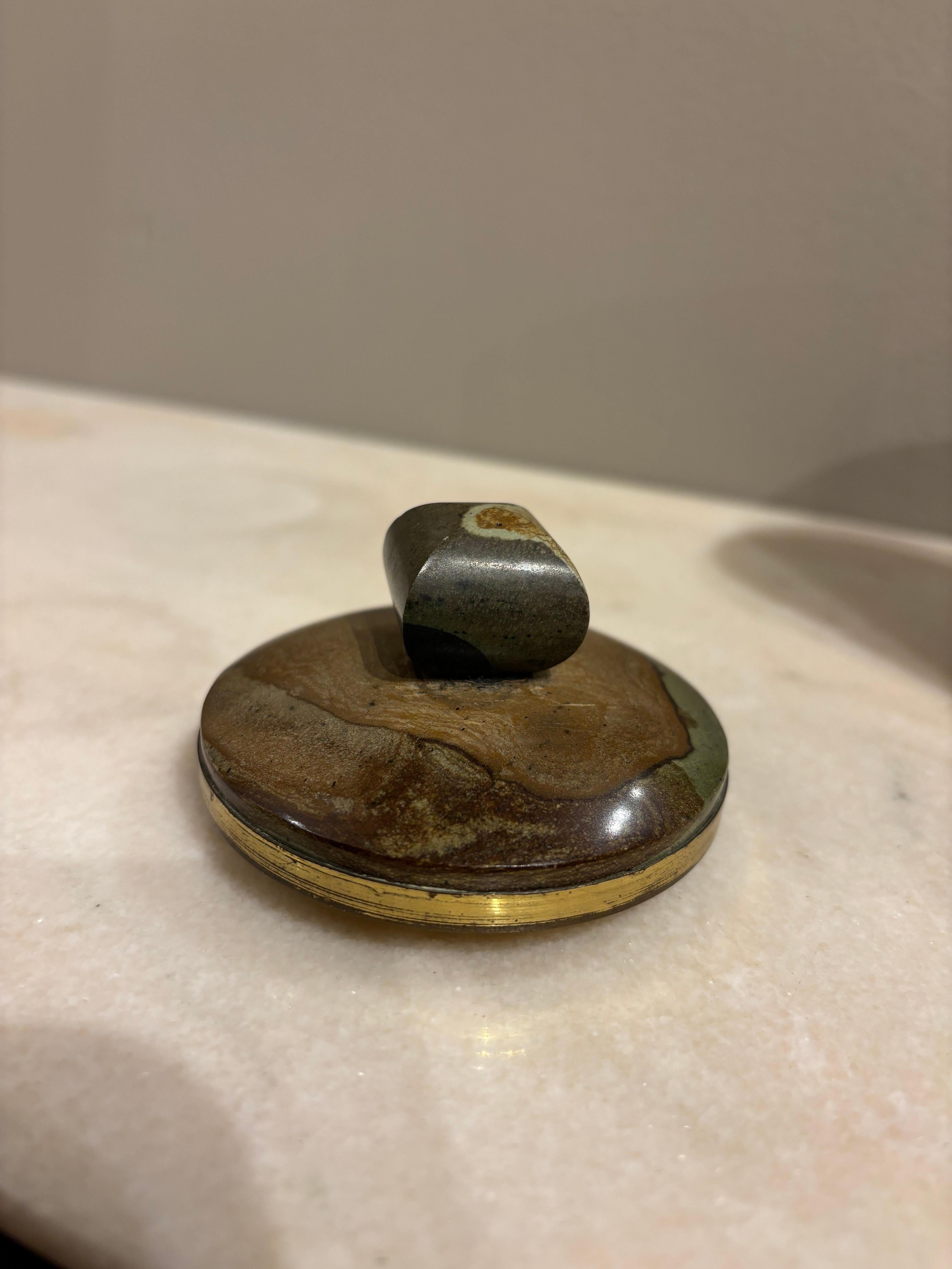 Italian Agate Hard Stone Round Box With Lid, Brass Mounts For Sale 12