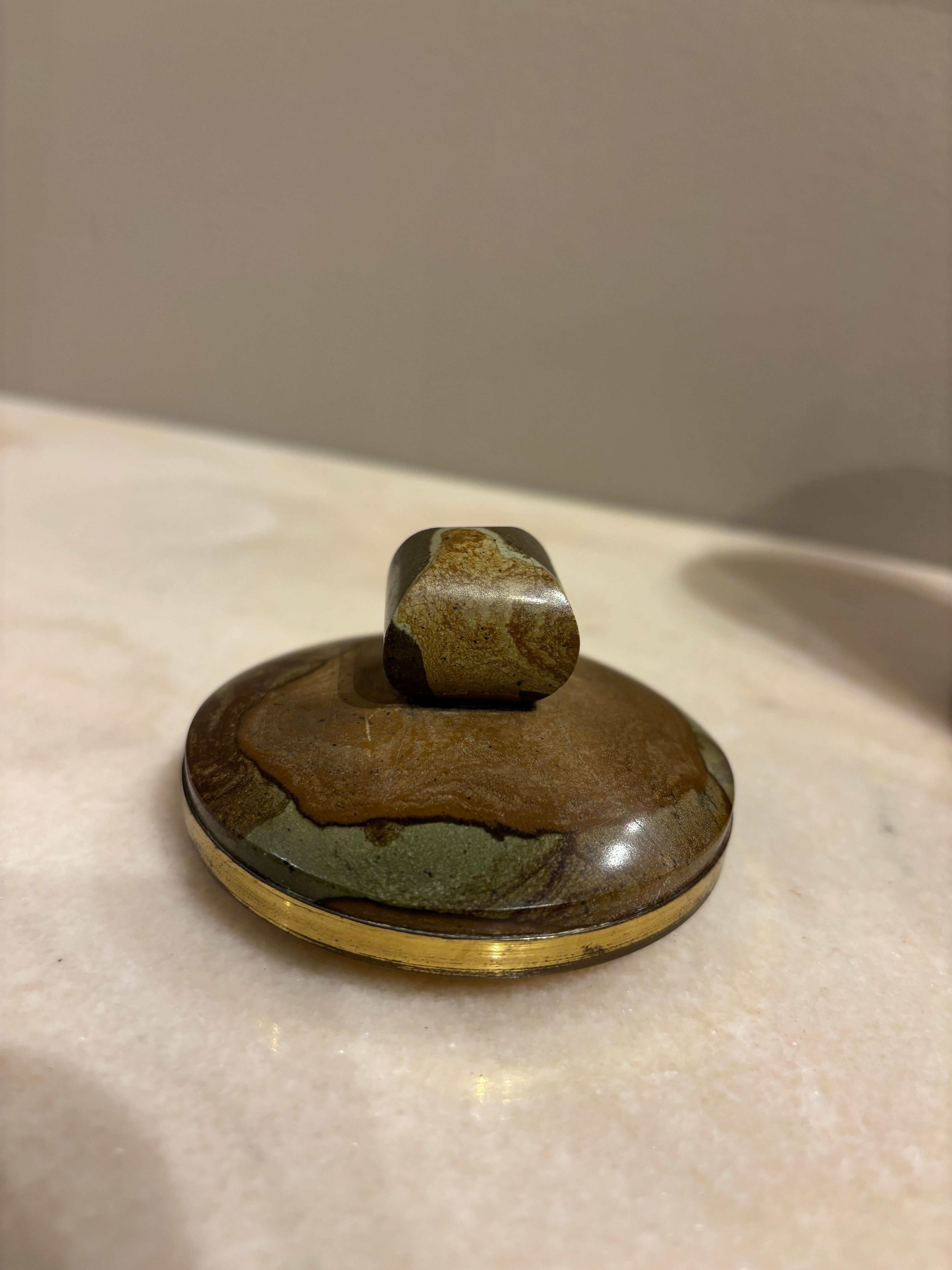 Italian Agate Hard Stone Round Box With Lid, Brass Mounts For Sale 13