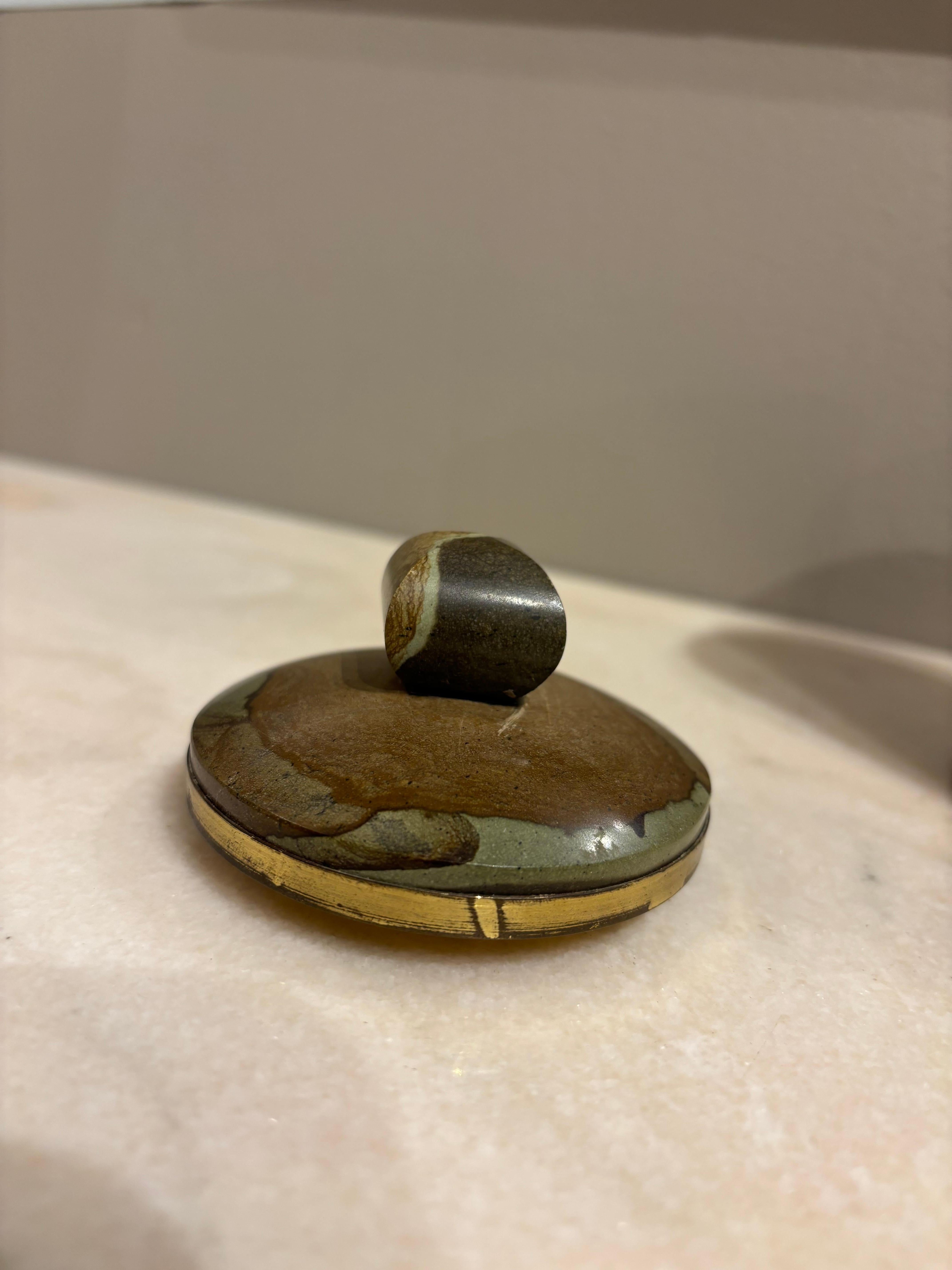 Italian Agate Hard Stone Round Box With Lid, Brass Mounts For Sale 14