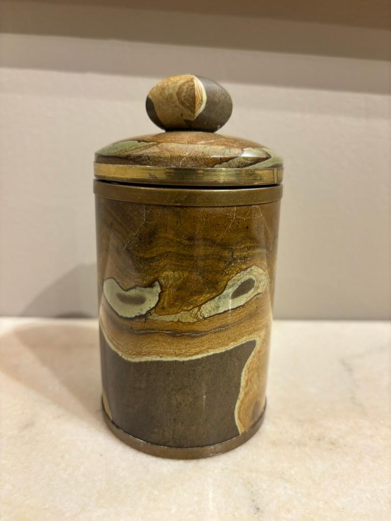 Italian Agate Hard Stone Round Box With Lid, Brass Mounts For Sale 1