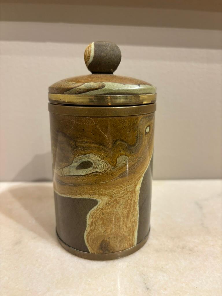Italian Agate Hard Stone Round Box With Lid, Brass Mounts For Sale 2
