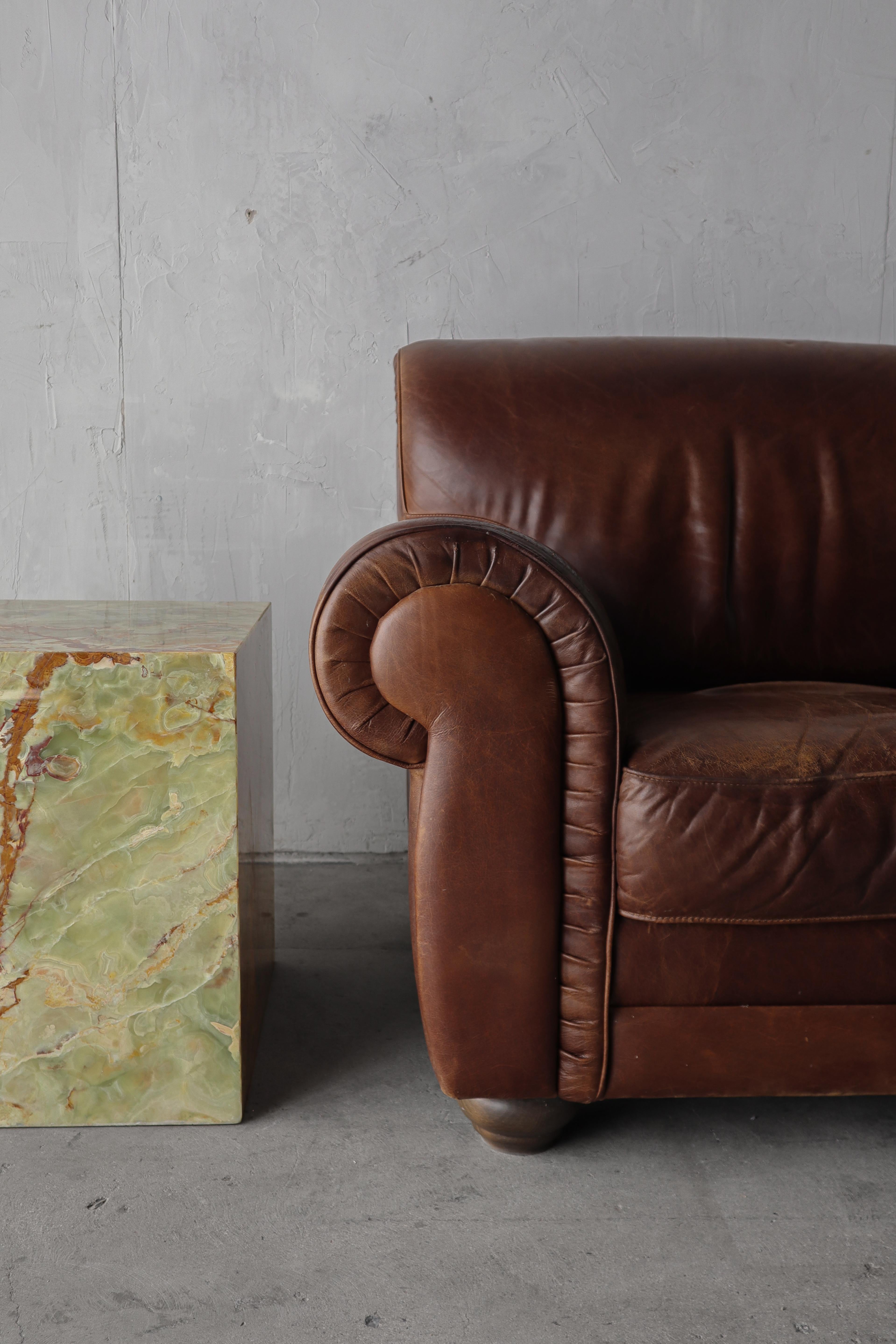 20ième siècle Chaise longue et pouf en cuir vieilli italien en vente