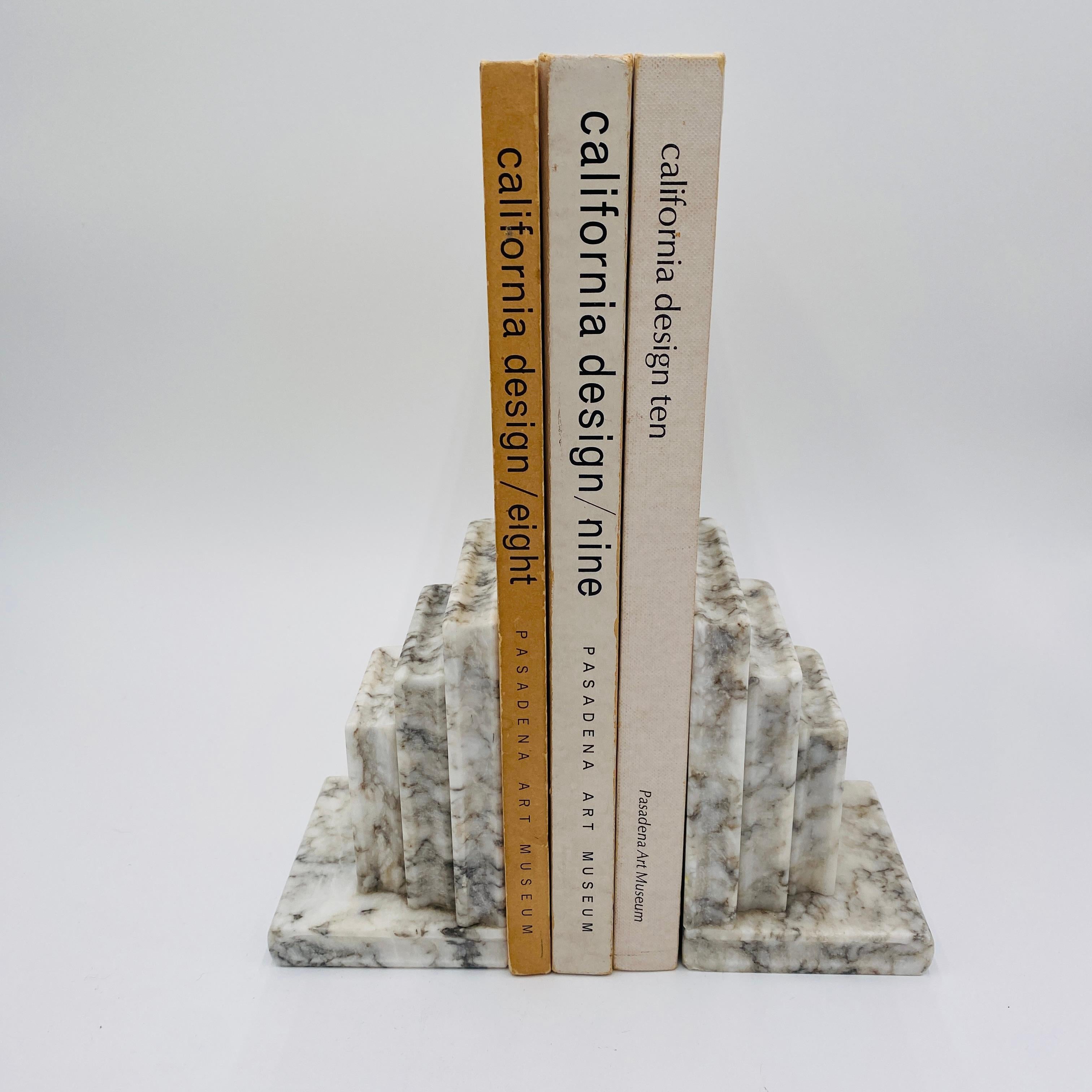 A very nice Italian set of bookends, fabricated in the early 1900s. It is handcrafted out of very beautiful alabaster. The fabulous marble features a very nice pattern of different colors. It is marked with a sticker that says, 