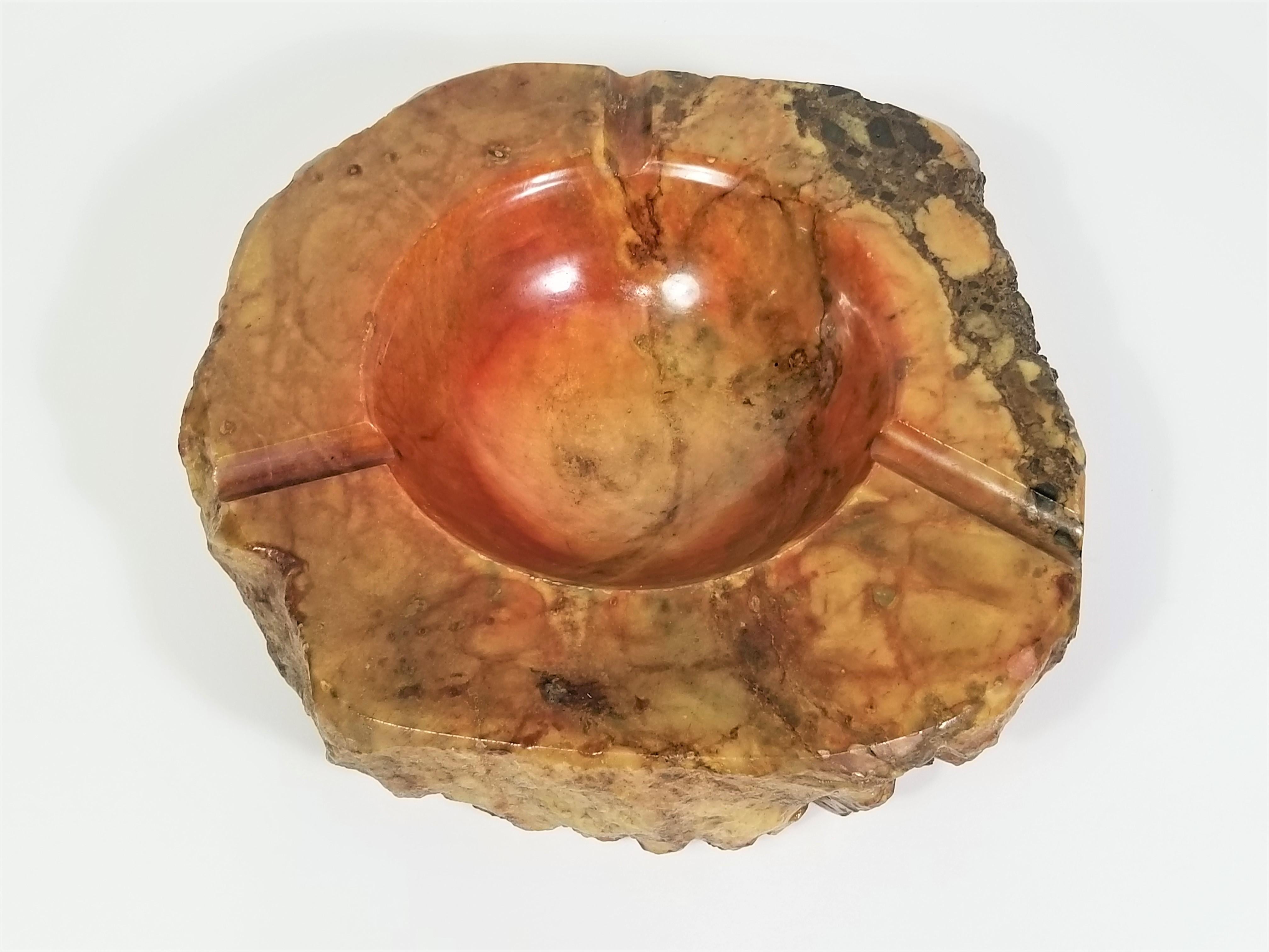 Italian mid century 1960s 1970s genuine alabaster ashtray. Heavy substantial weight. Made in Italy.

Measures: 8.25 x 2.25 inches.