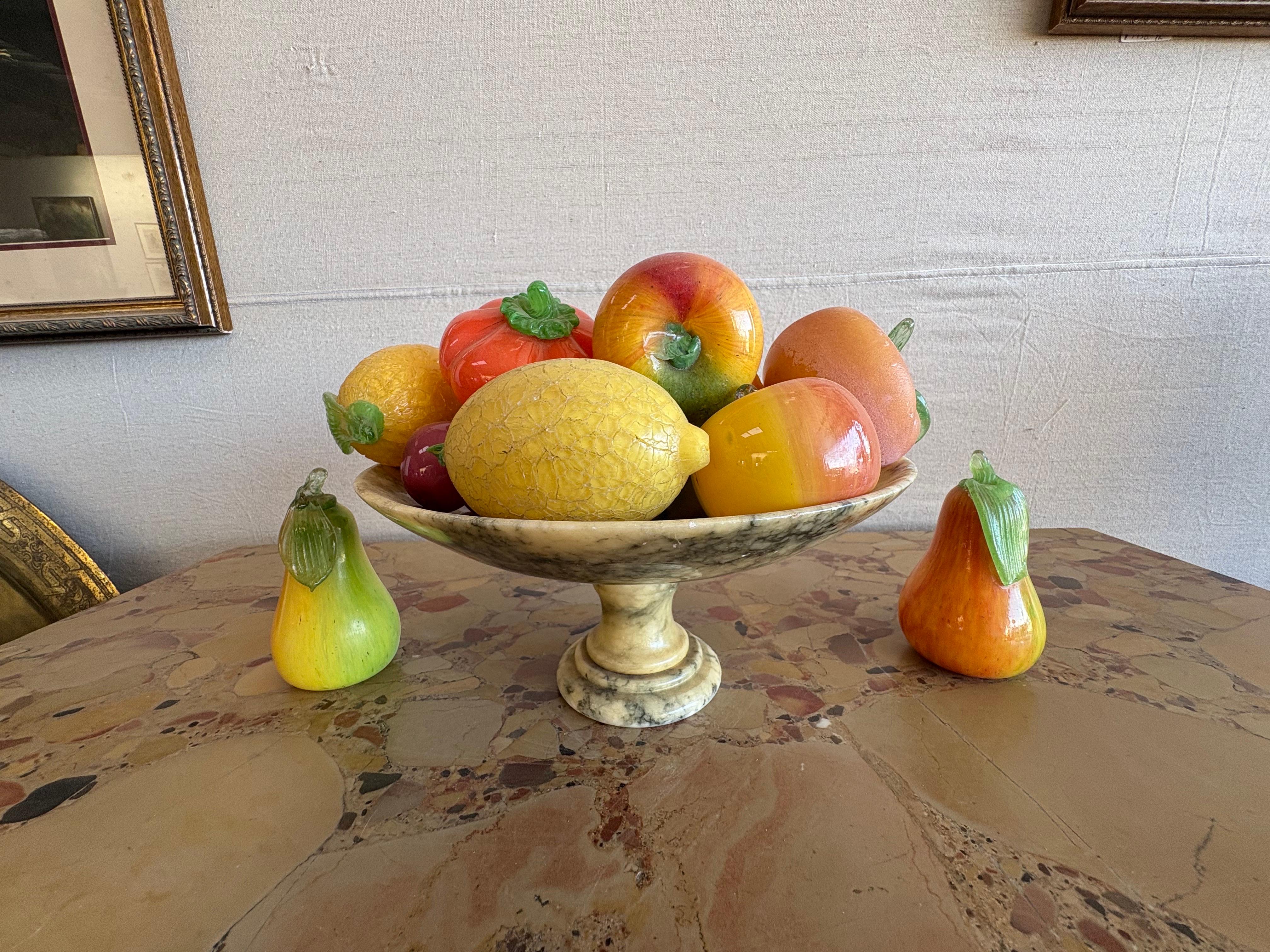 Ciotola italiana in alabastro con frutta in vetro in vendita 1