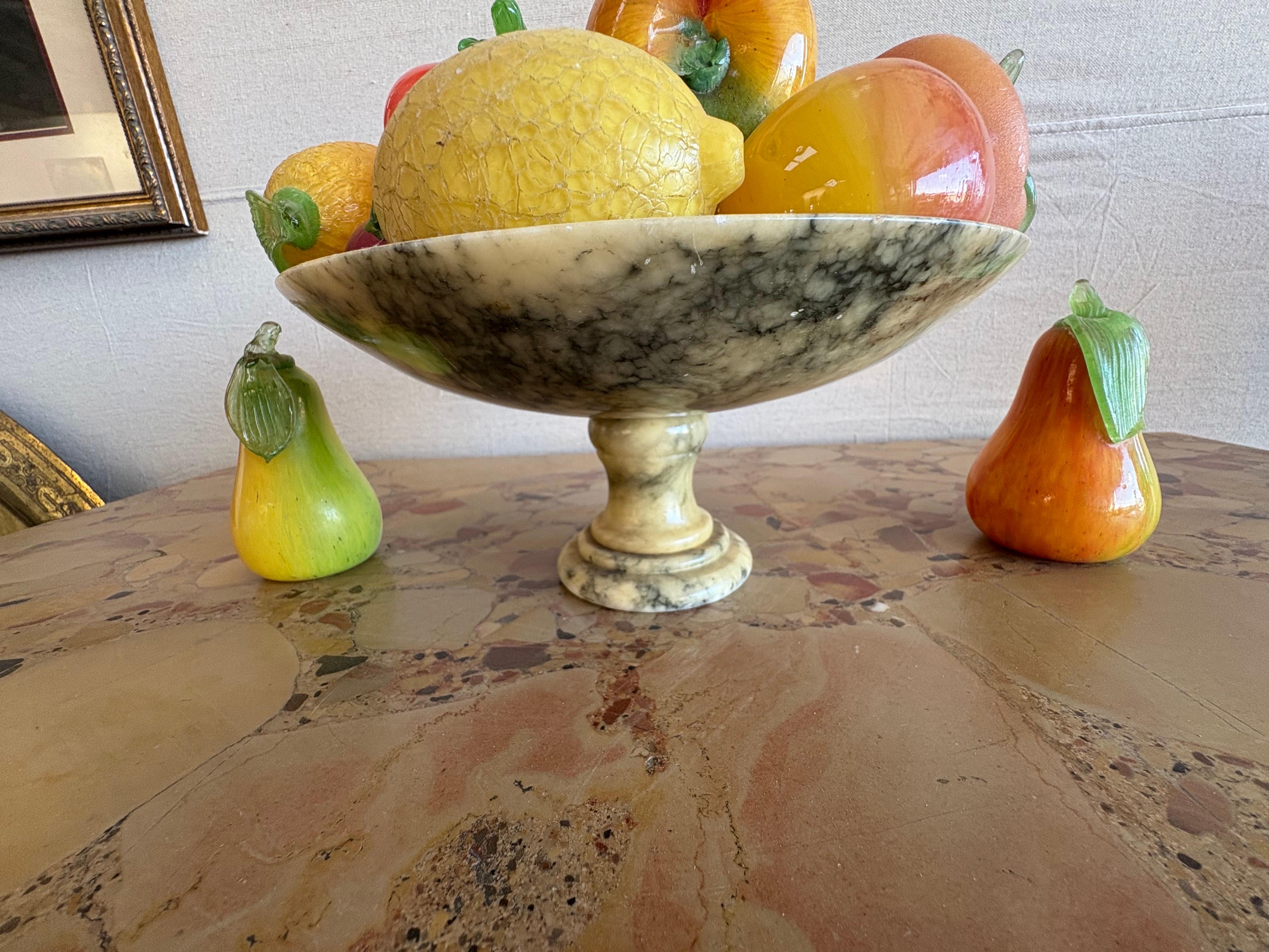 Ciotola italiana in alabastro con frutta in vetro in vendita 2