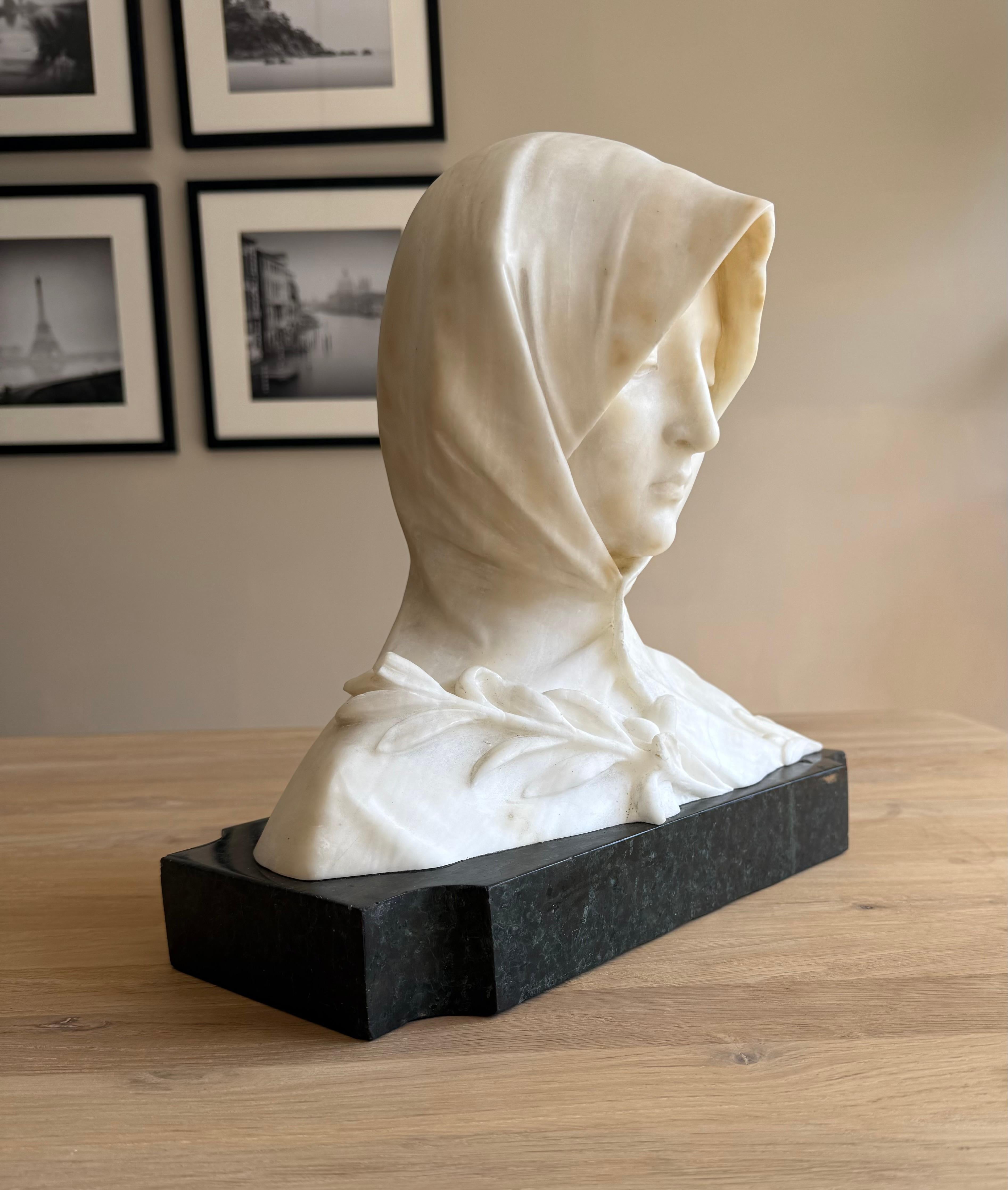 Buste italien d'une jeune femme, probablement Sainte Catherine de Sienne, vers 1890 en vente 2