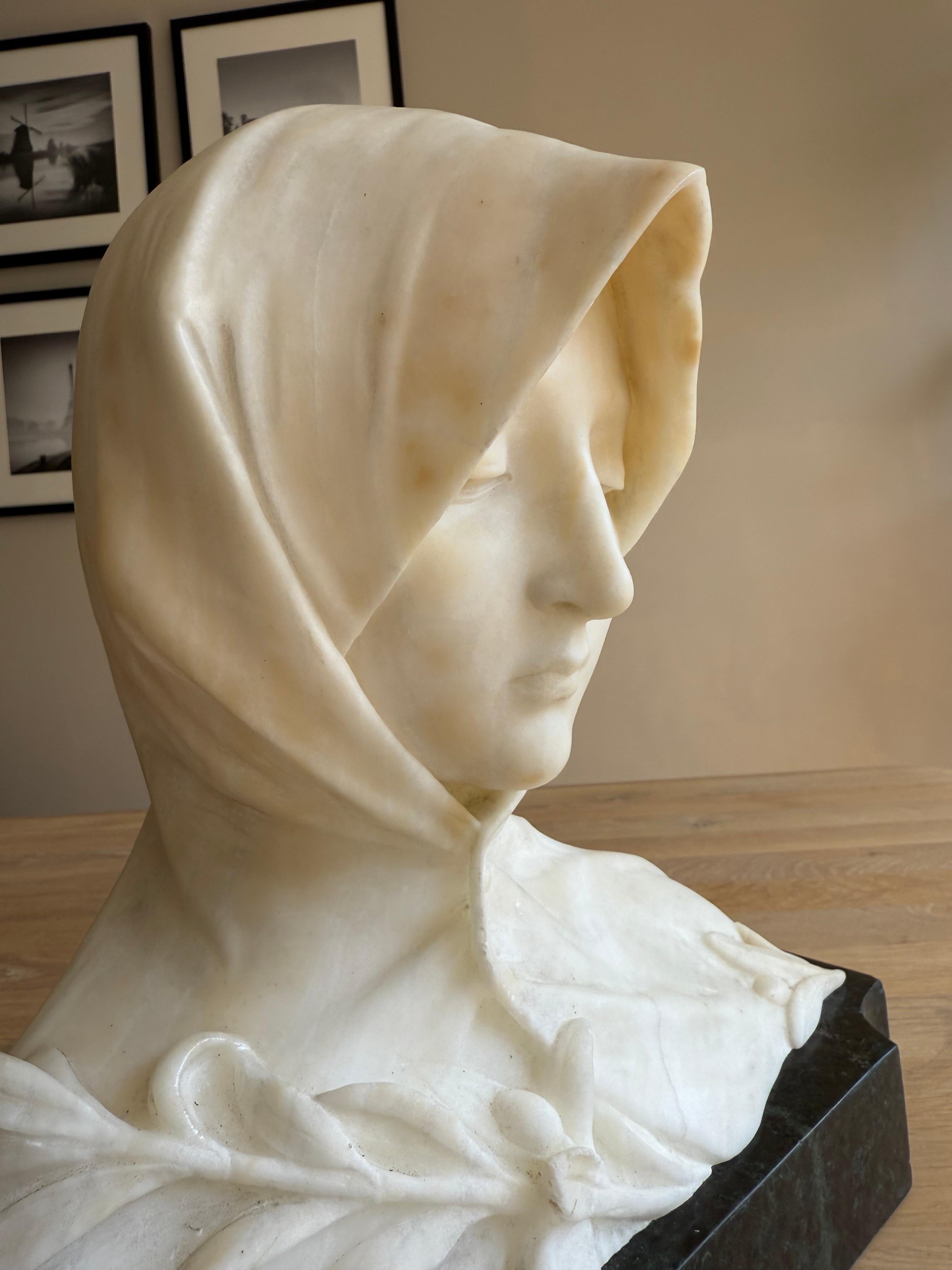 Buste italien d'une jeune femme, probablement Sainte Catherine de Sienne, vers 1890 en vente 3