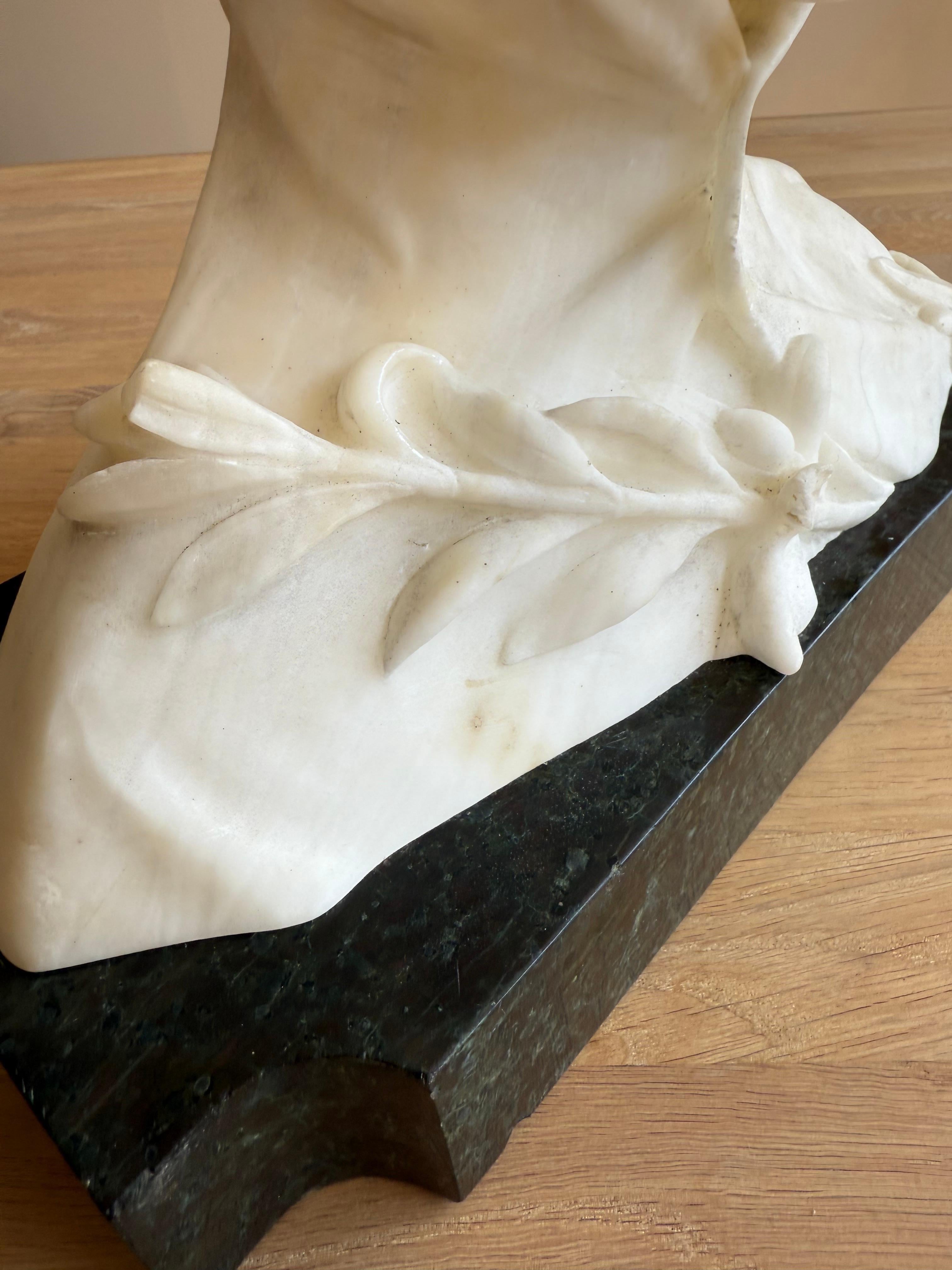 Buste italien d'une jeune femme, probablement Sainte Catherine de Sienne, vers 1890 en vente 4