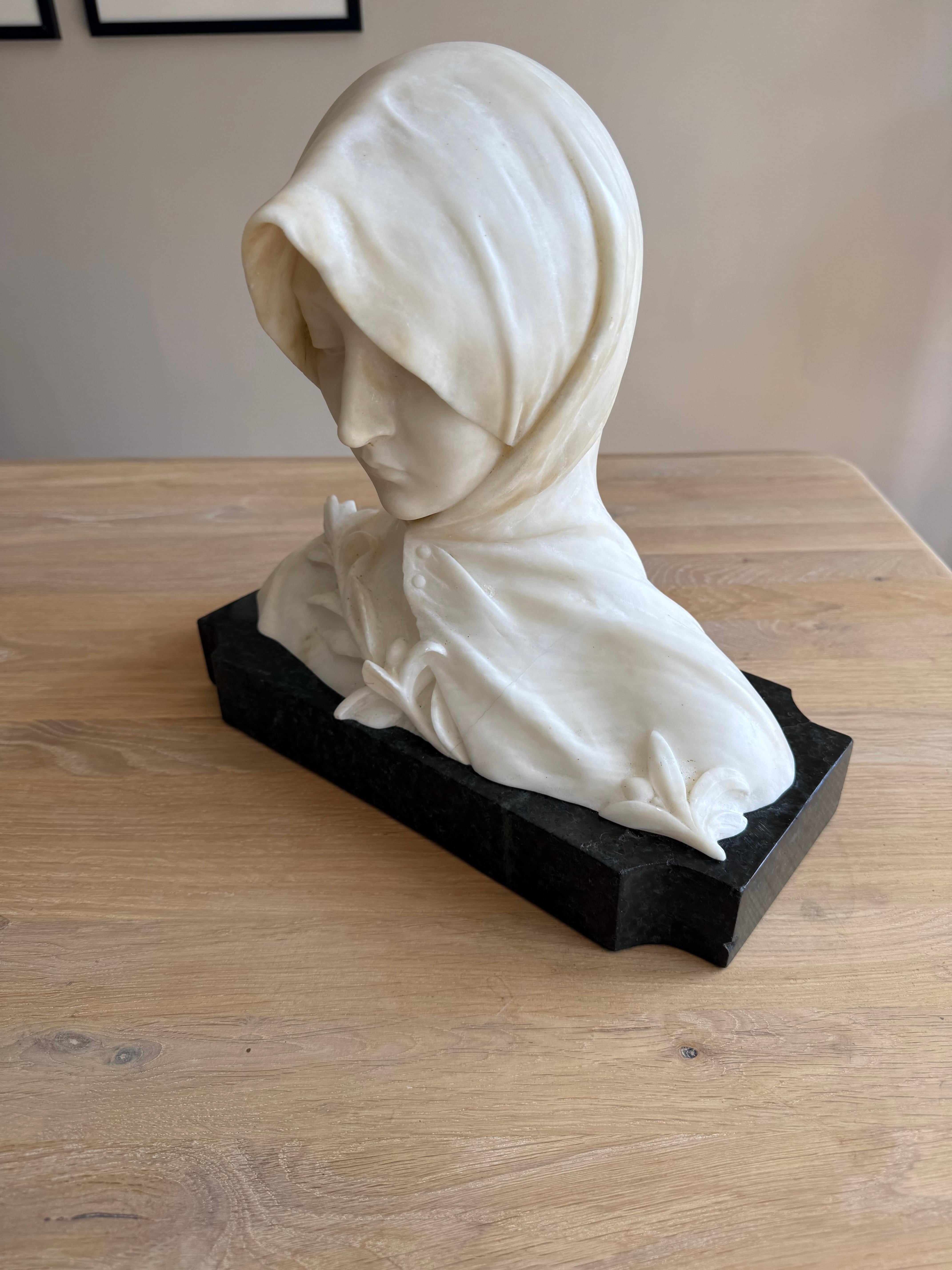 Buste italien d'une jeune femme, probablement Sainte Catherine de Sienne, vers 1890 en vente 9