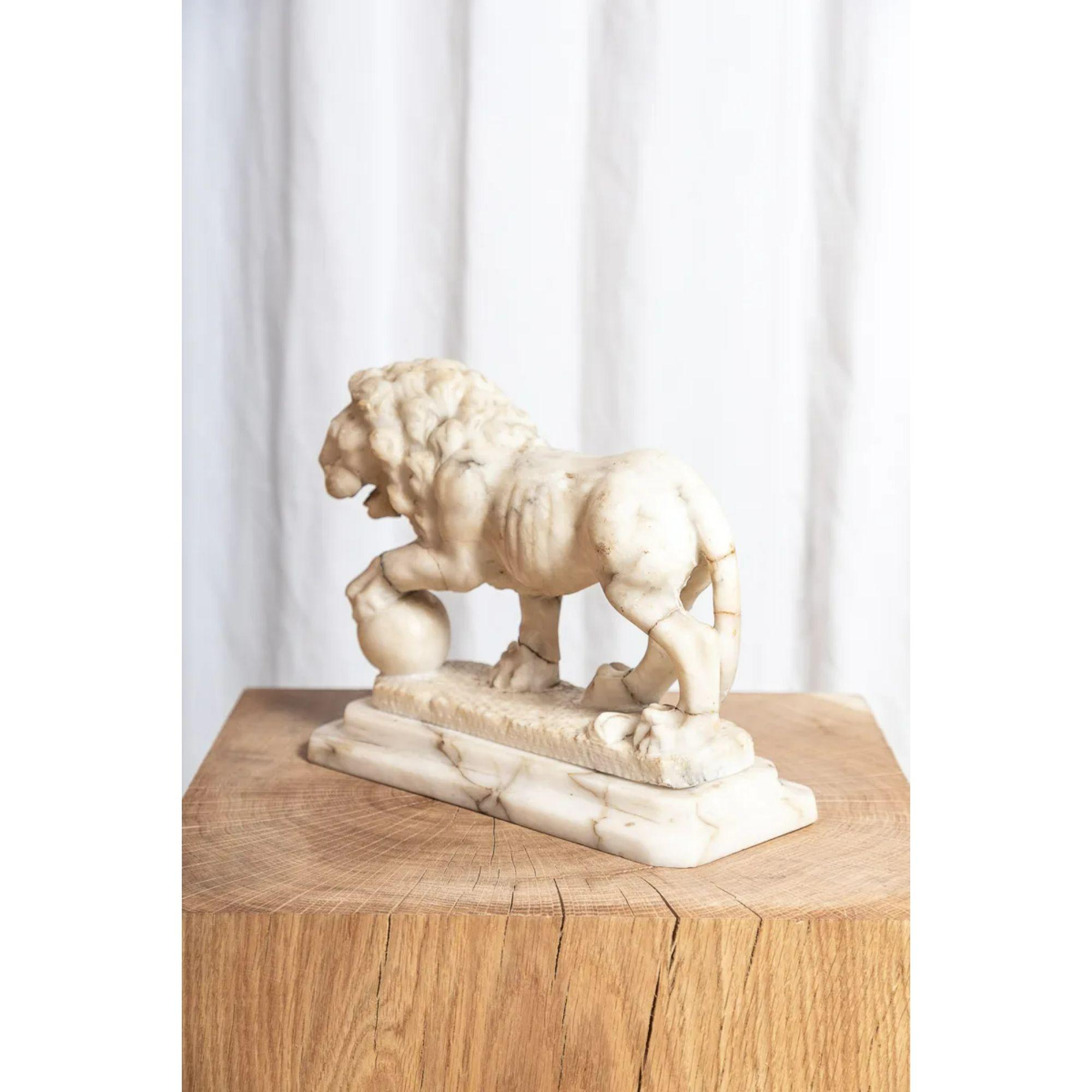 Figurine italienne en albâtre représentant le lion des Médicis

Sculpture souvenir du 