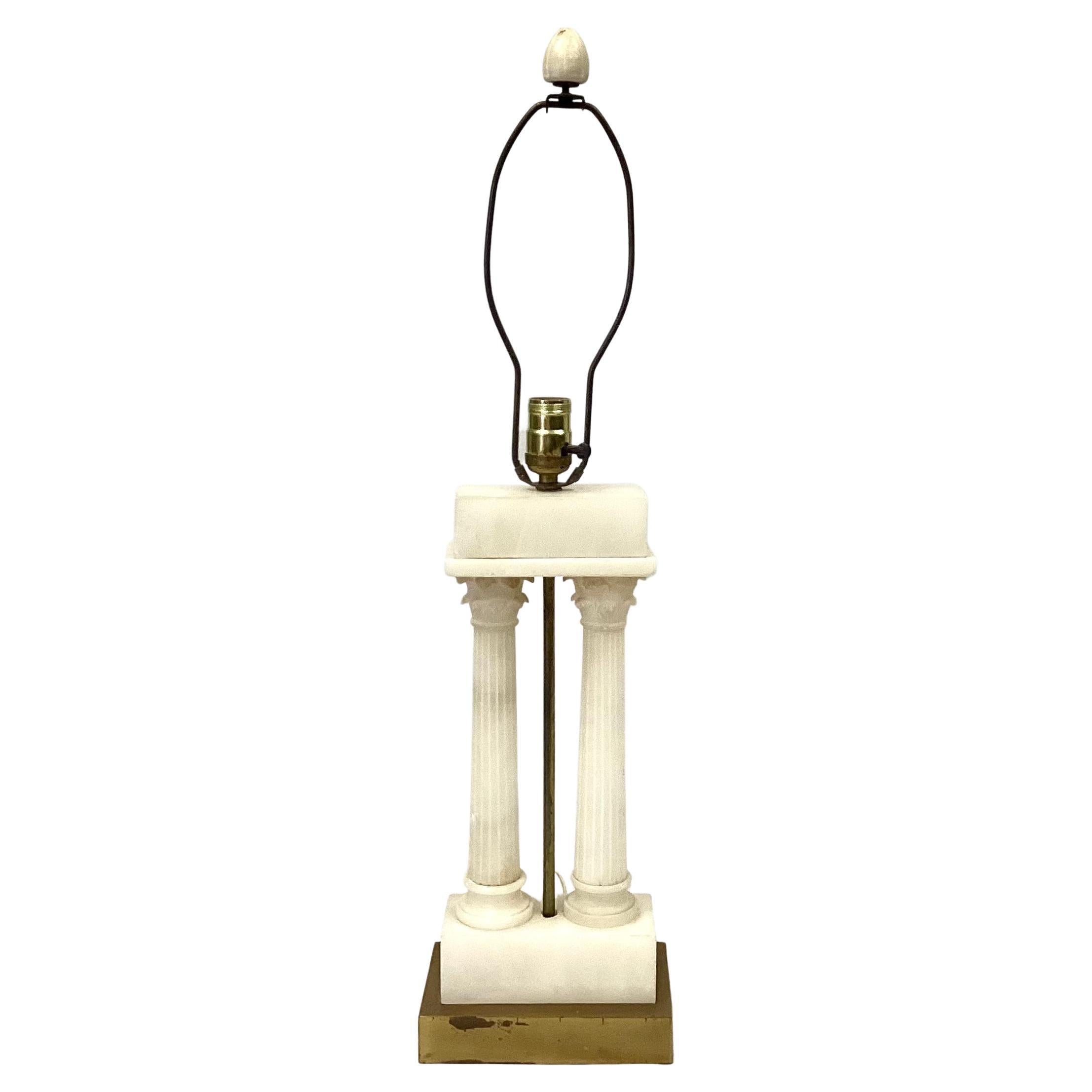 Lampe de table italienne en albâtre de style Grand Tour avec colonnes