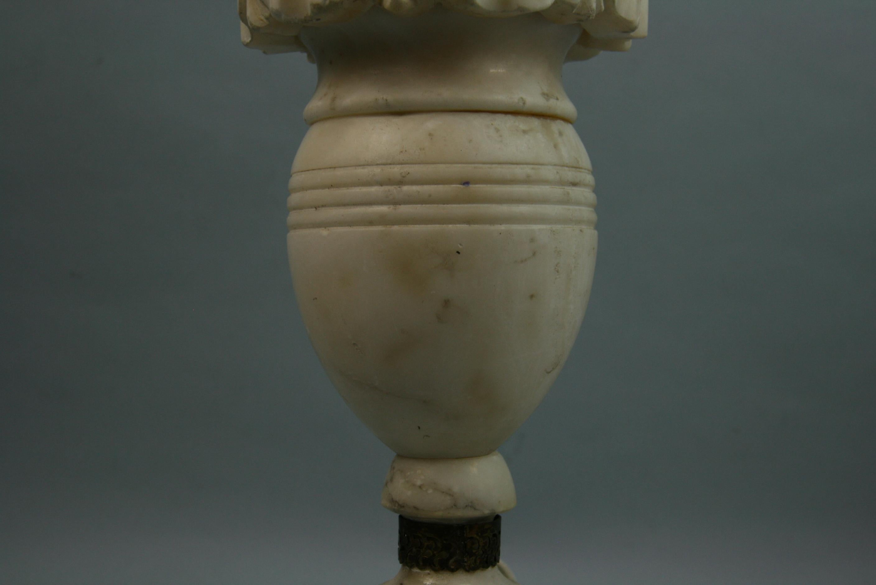 Italian Alabaster Hand Carved Lamp with Shell Motif For Sale 1