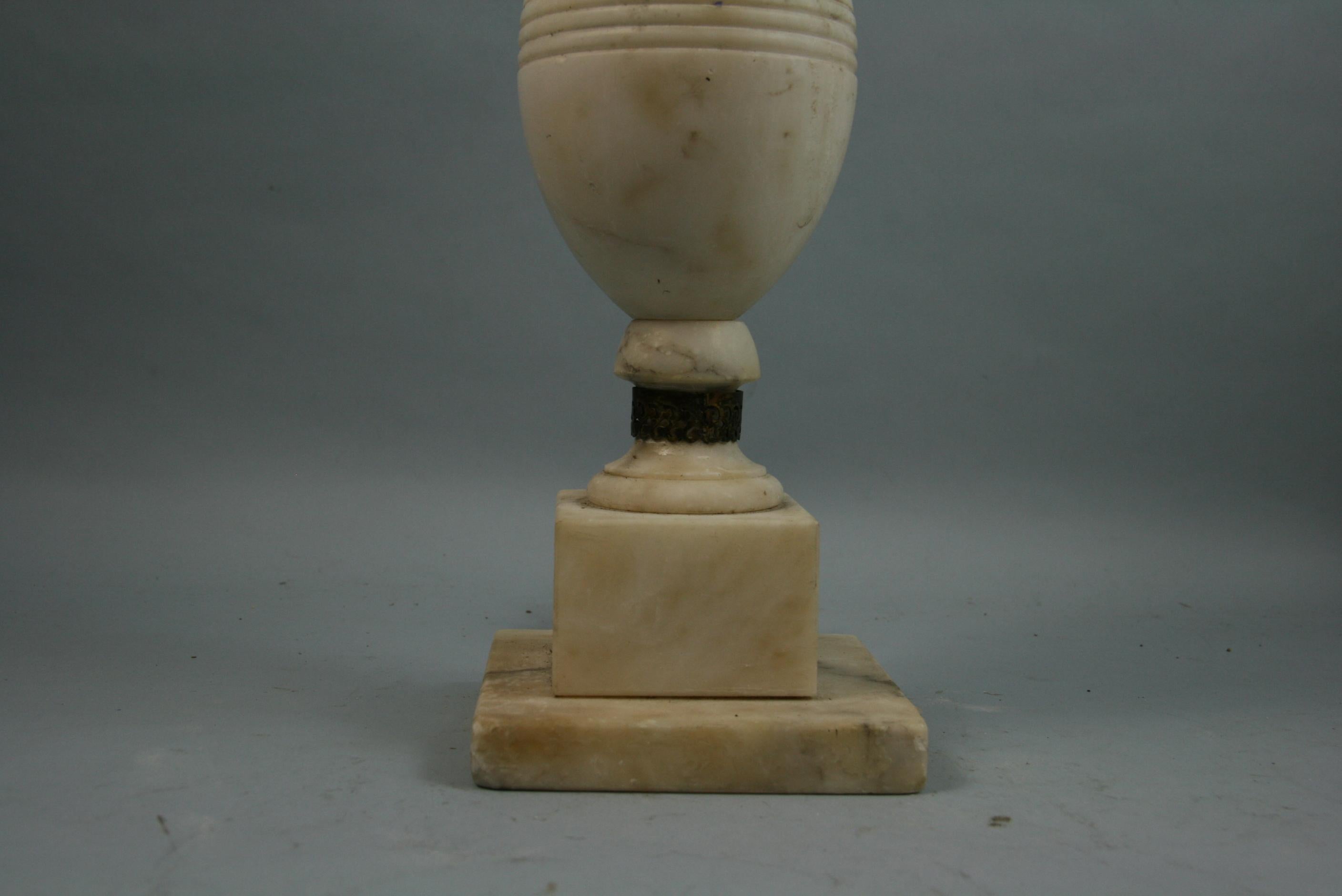 Italian Alabaster Hand Carved Lamp with Shell Motif For Sale 2