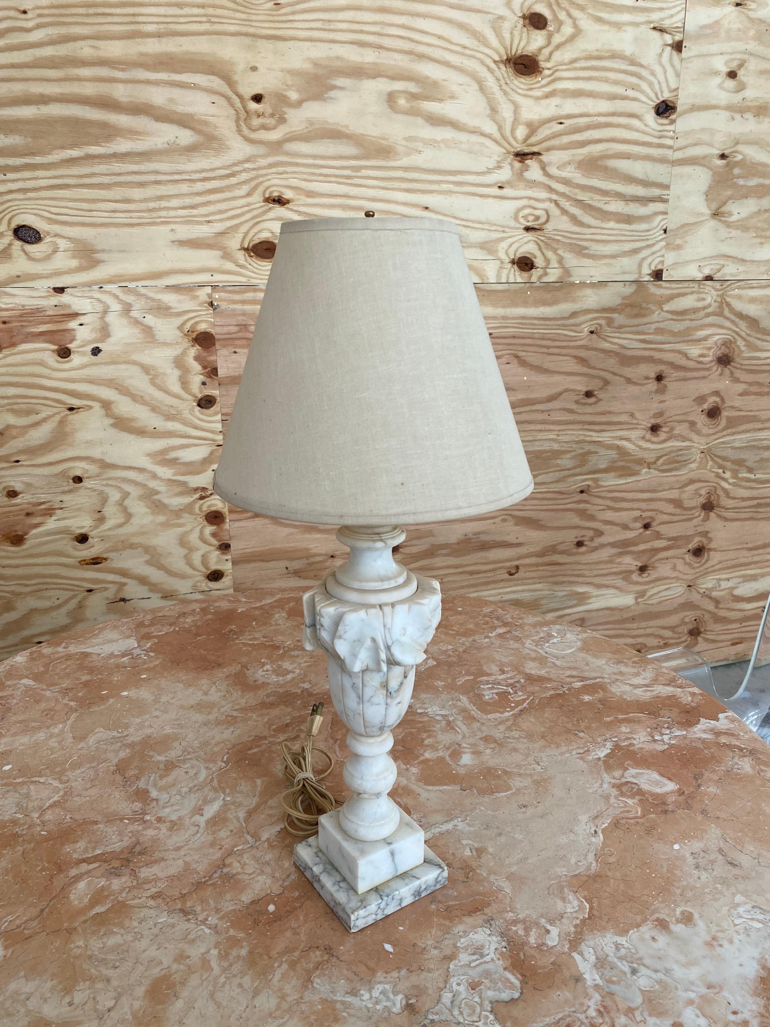 Neoclassical Italian Alabaster Lamp circa 1940s For Sale
