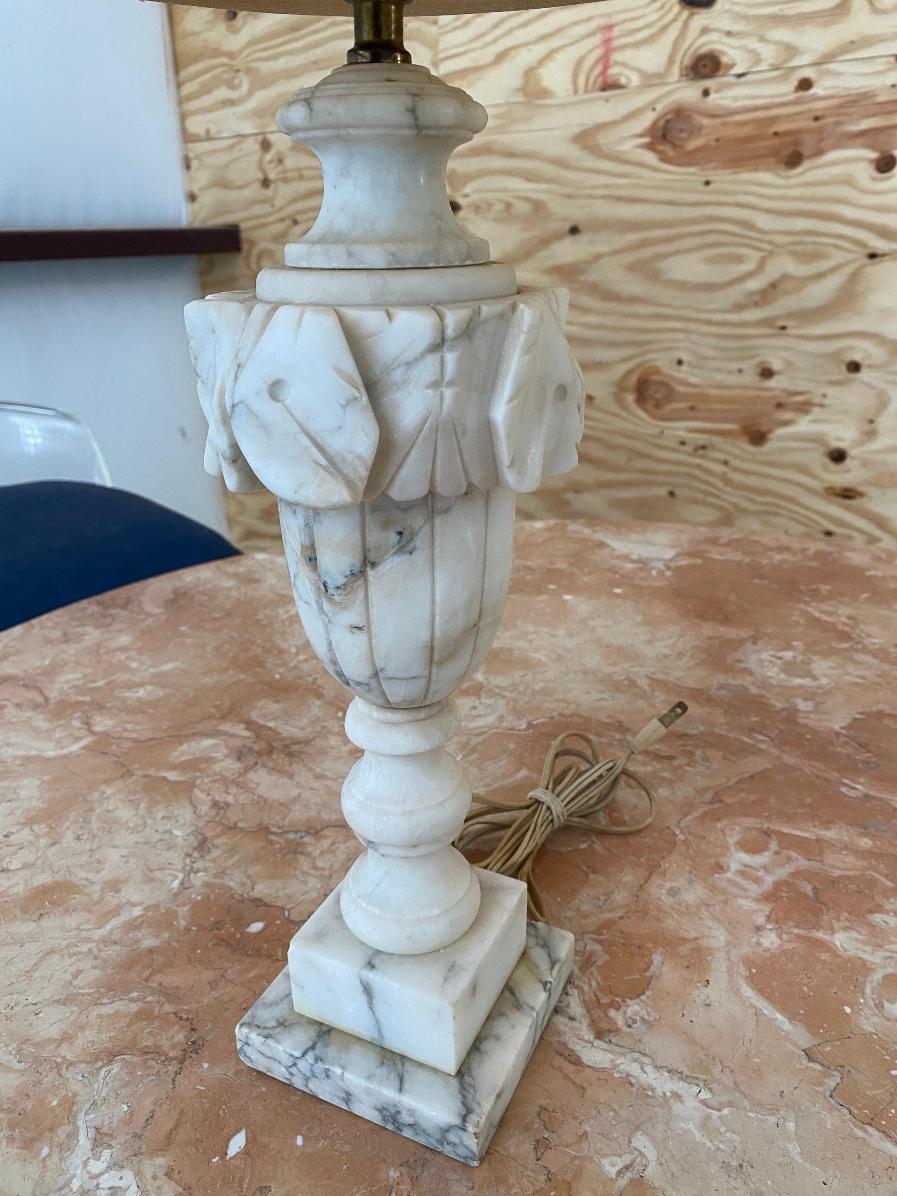 Italian Alabaster Lamp circa 1940s For Sale 1